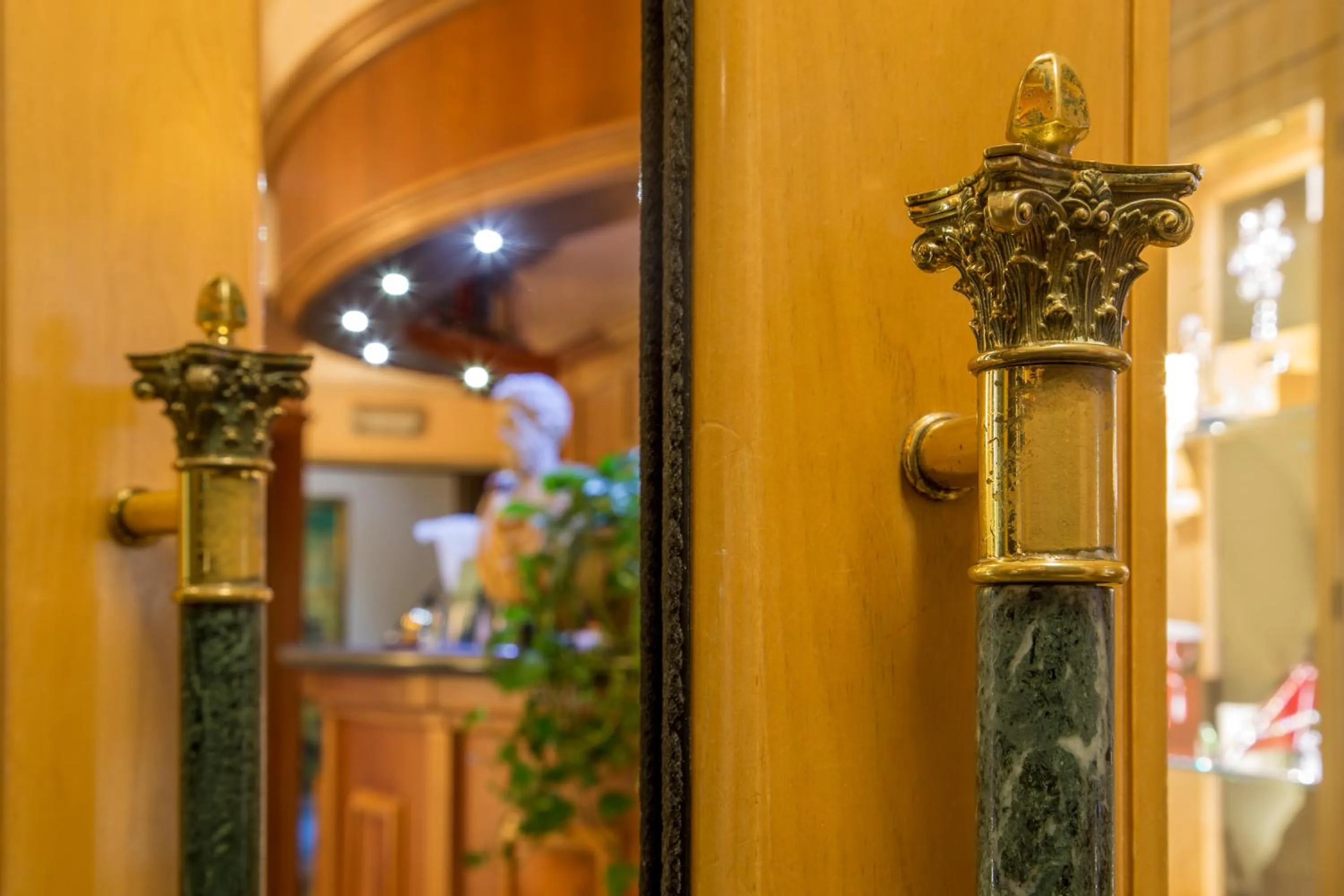 Logo/Certificate/Sign in Colonna Hotel