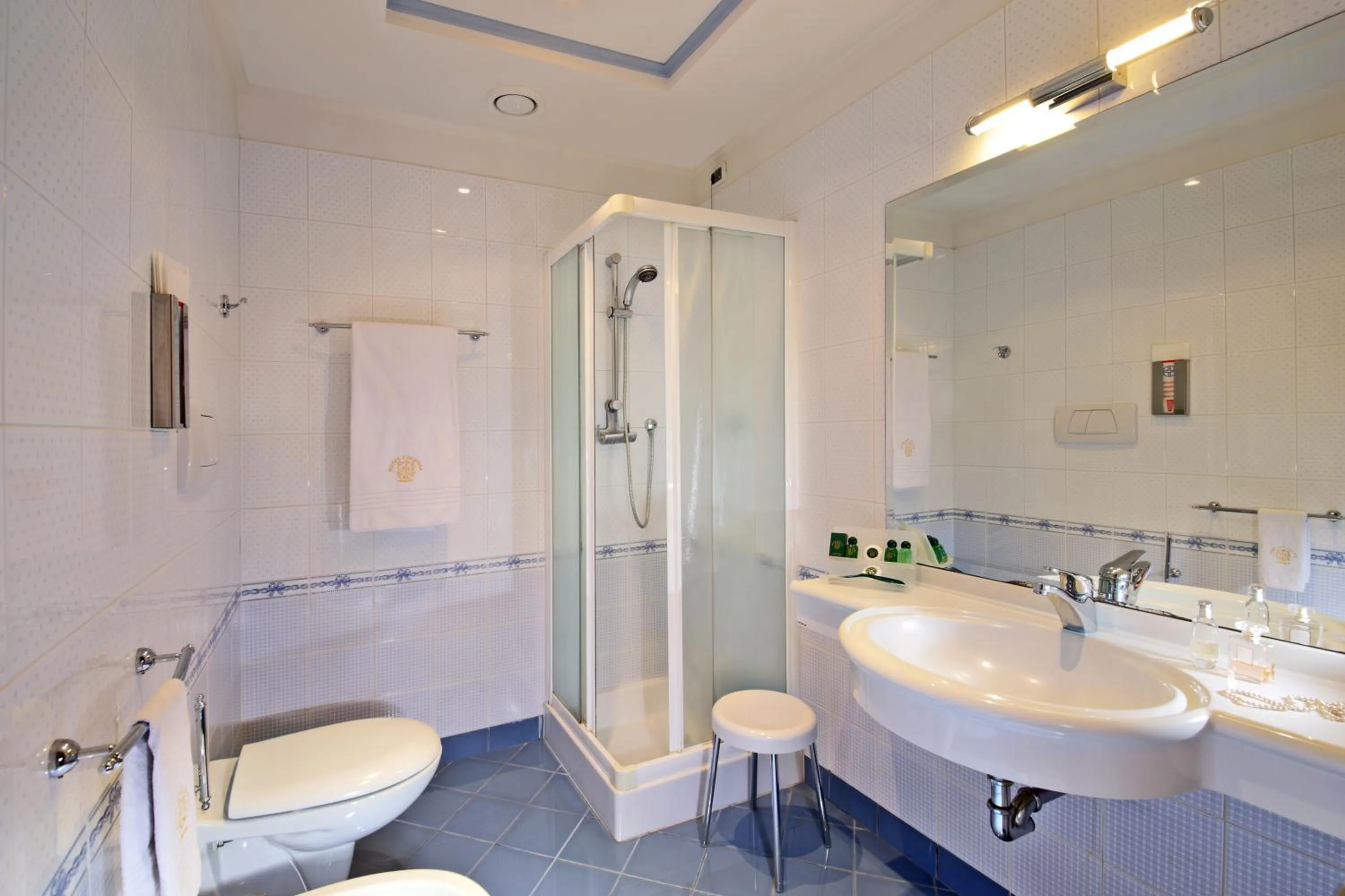 Bathroom in Colonna Hotel