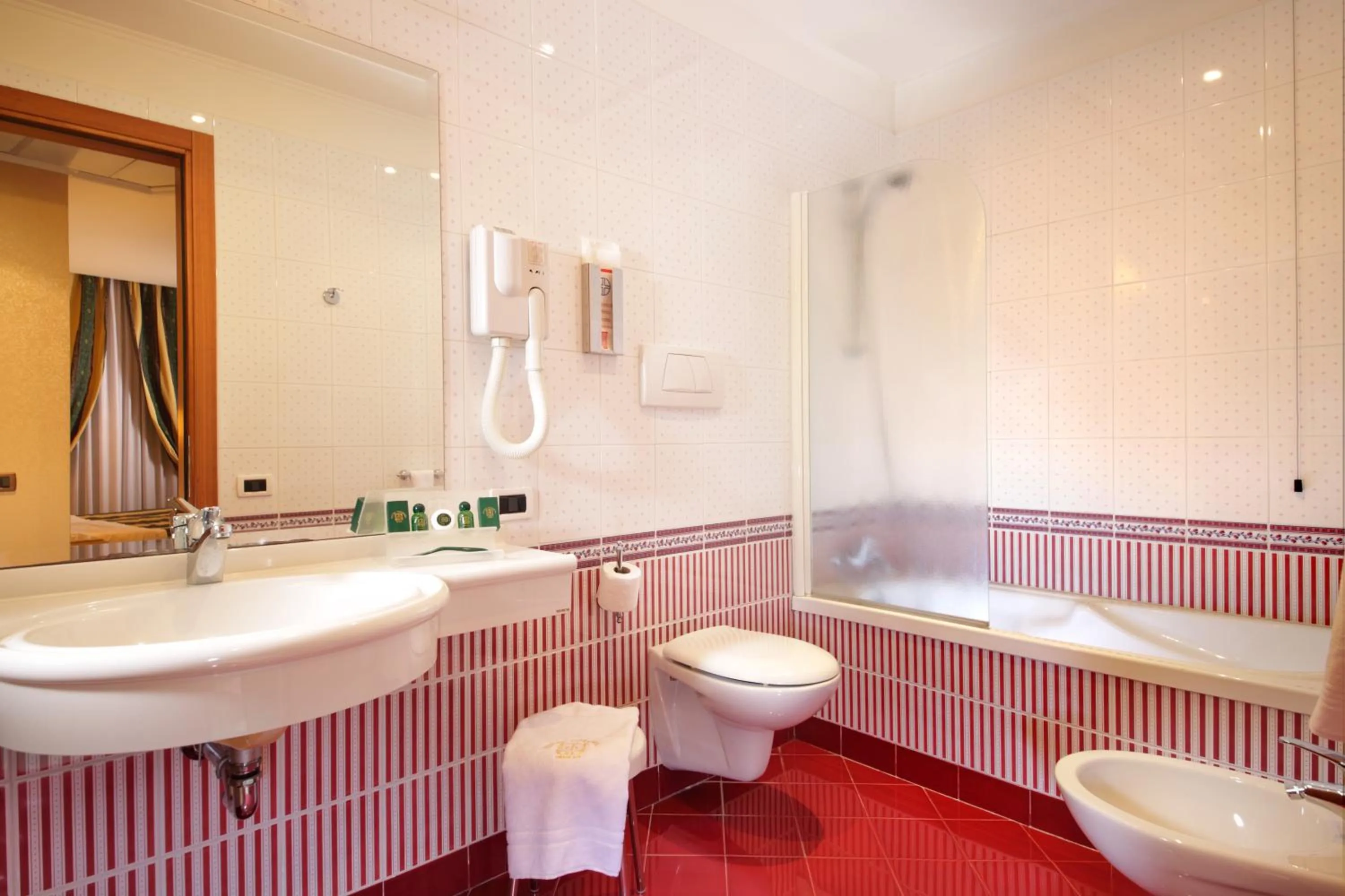 Bathroom in Colonna Hotel