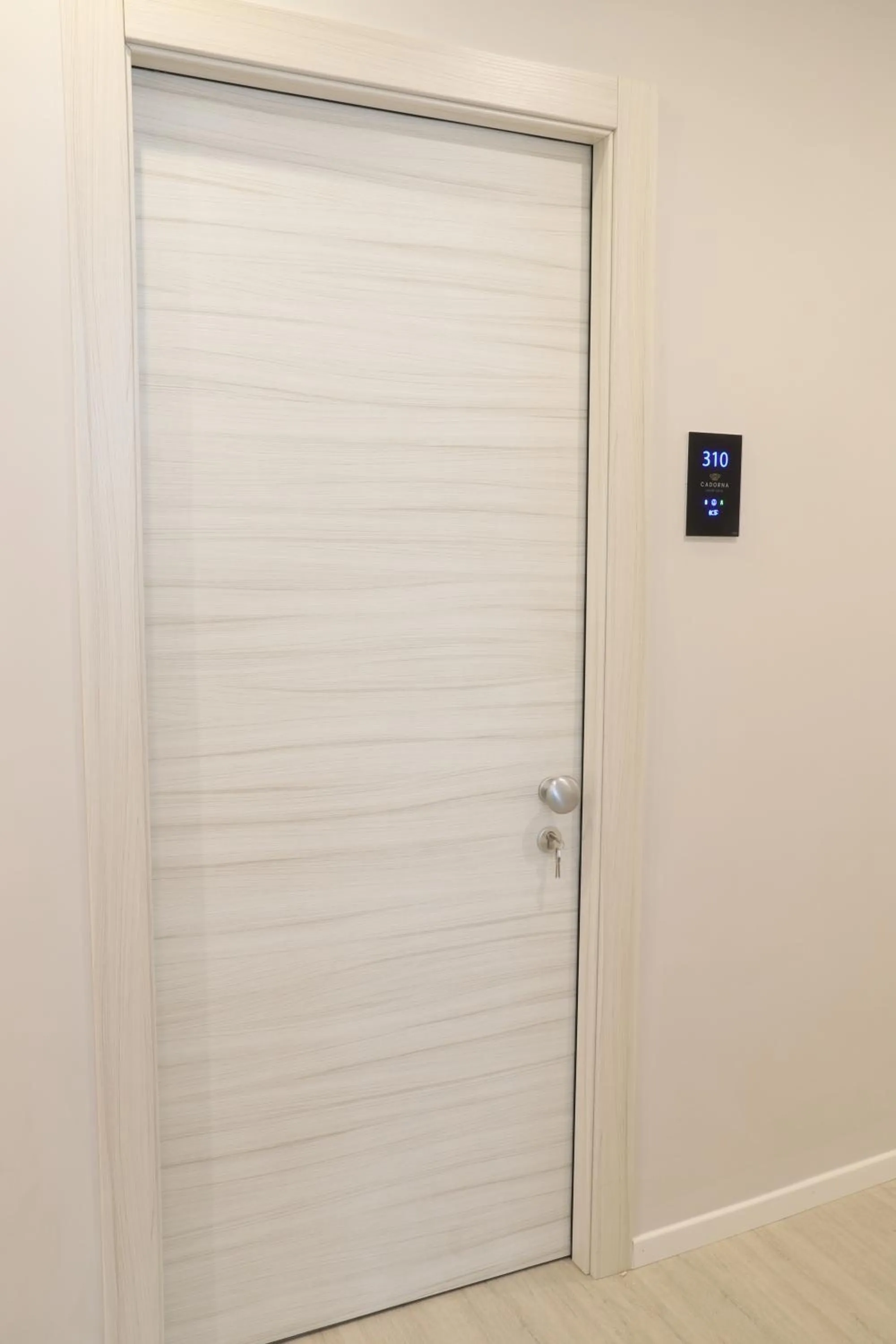 Logo/Certificate/Sign in Cadorna Luxury Hotel