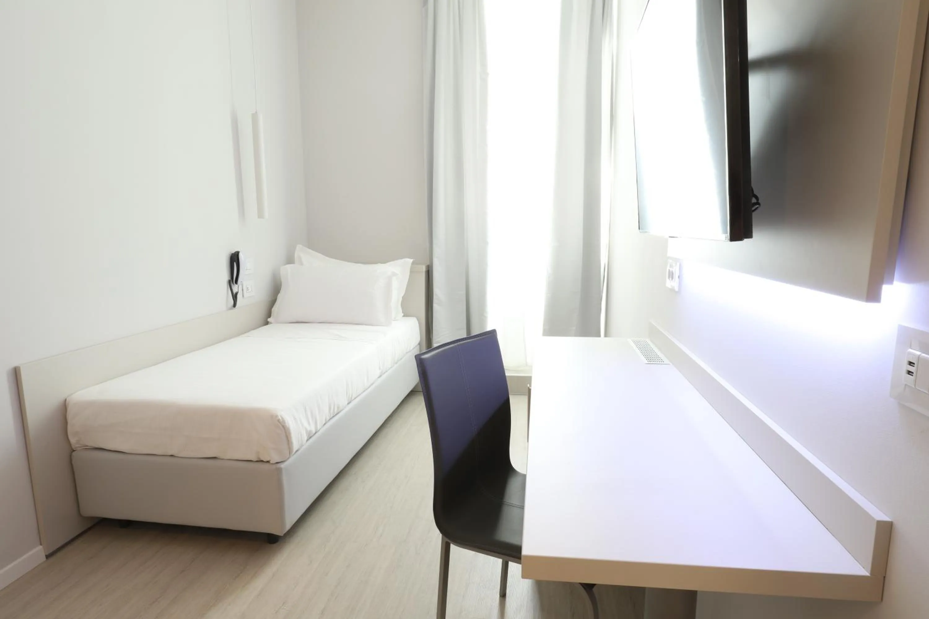 Photo of the whole room, Bed in Cadorna Luxury Hotel