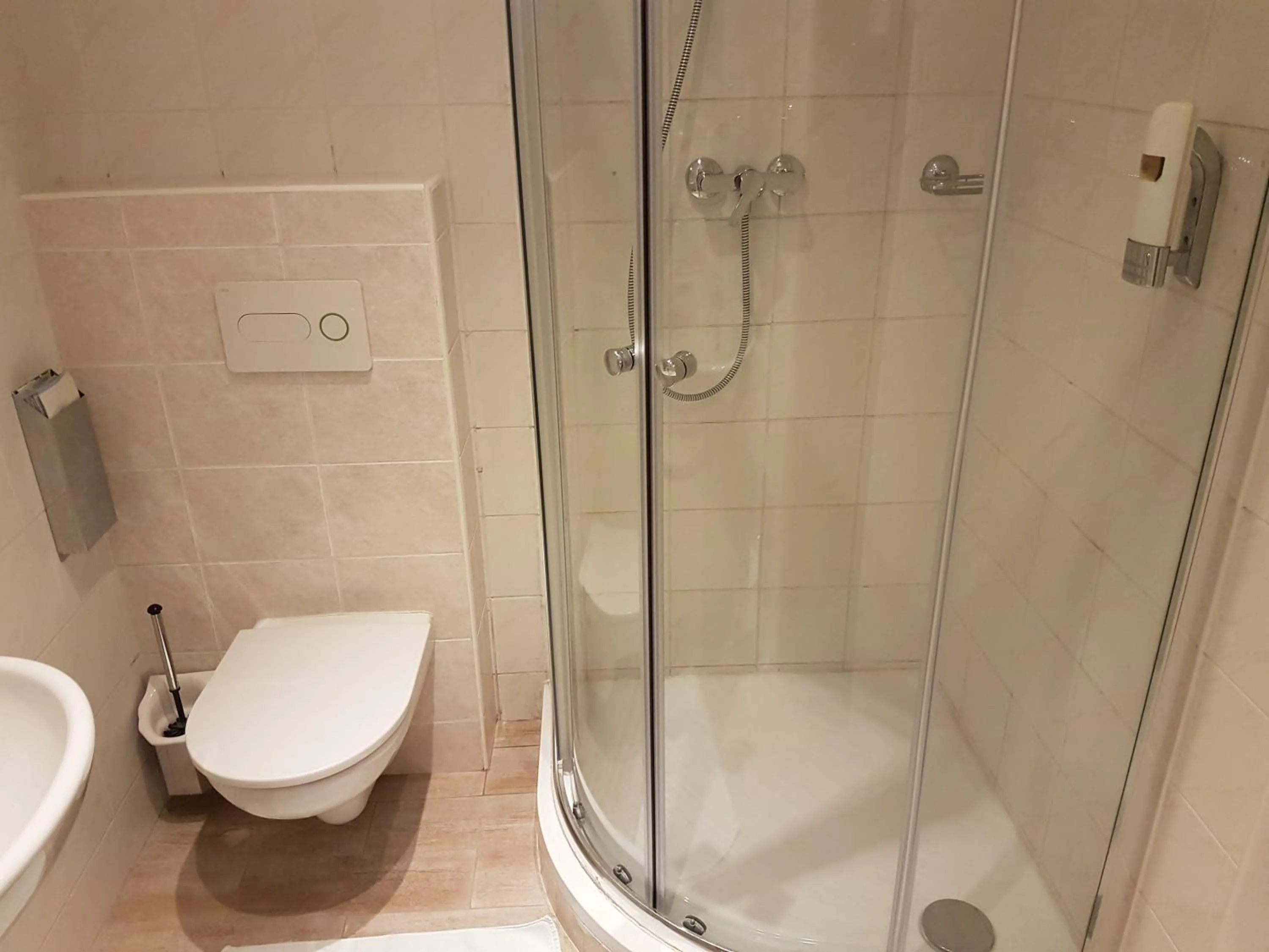 Shower in Hotel Dynamic