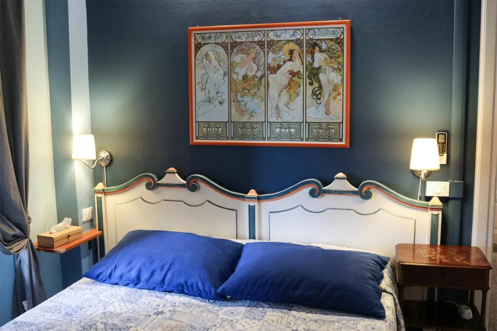 Spring, Bed in Villa San Donato B&B