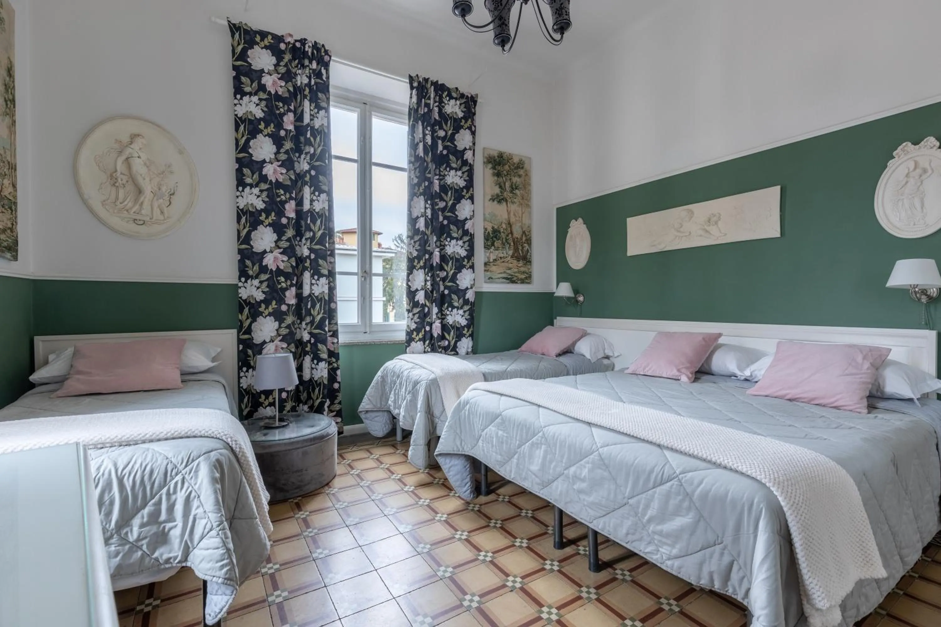 View (from property/room), Bed in Villa San Donato B&B