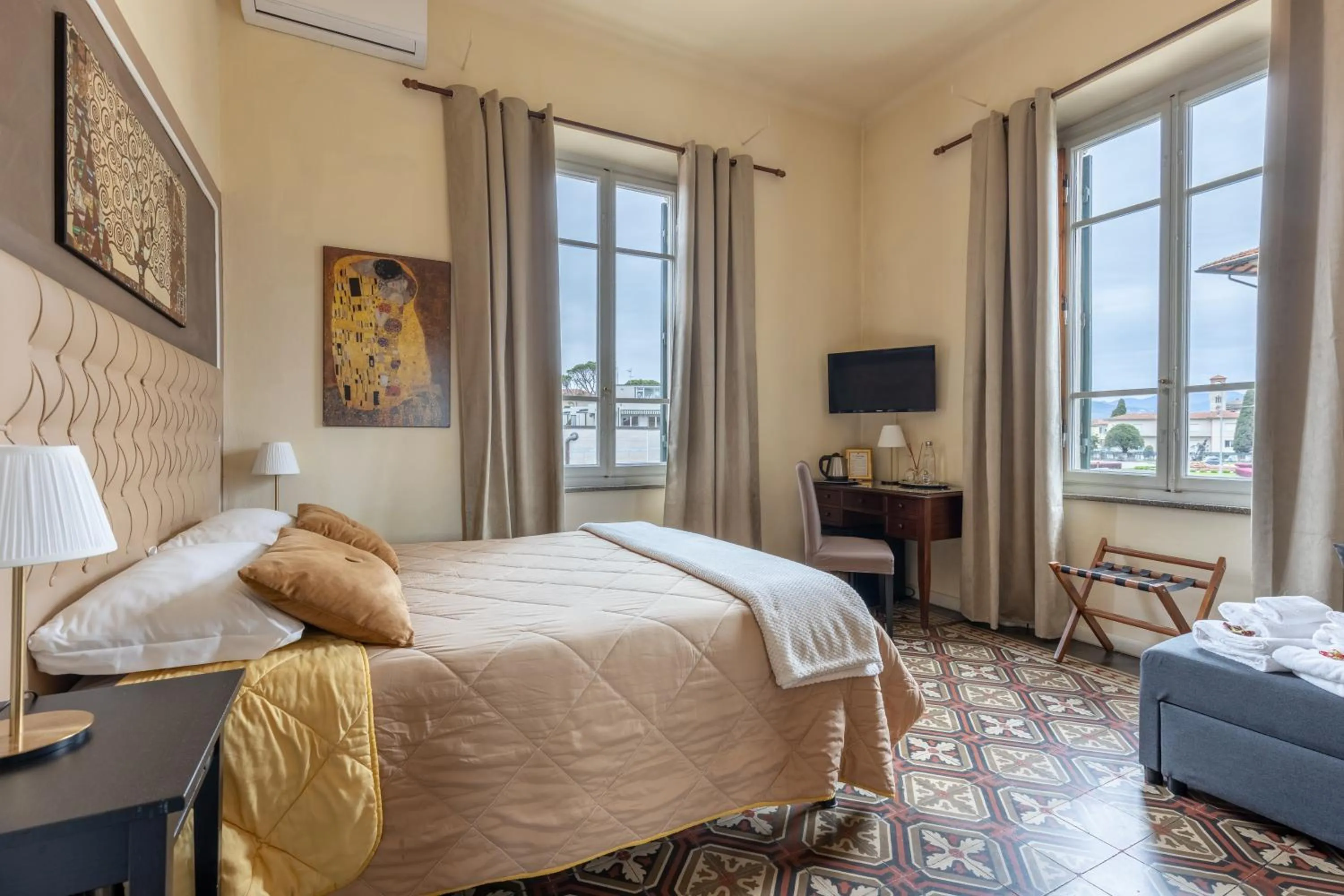 View (from property/room), Bed in Villa San Donato B&B