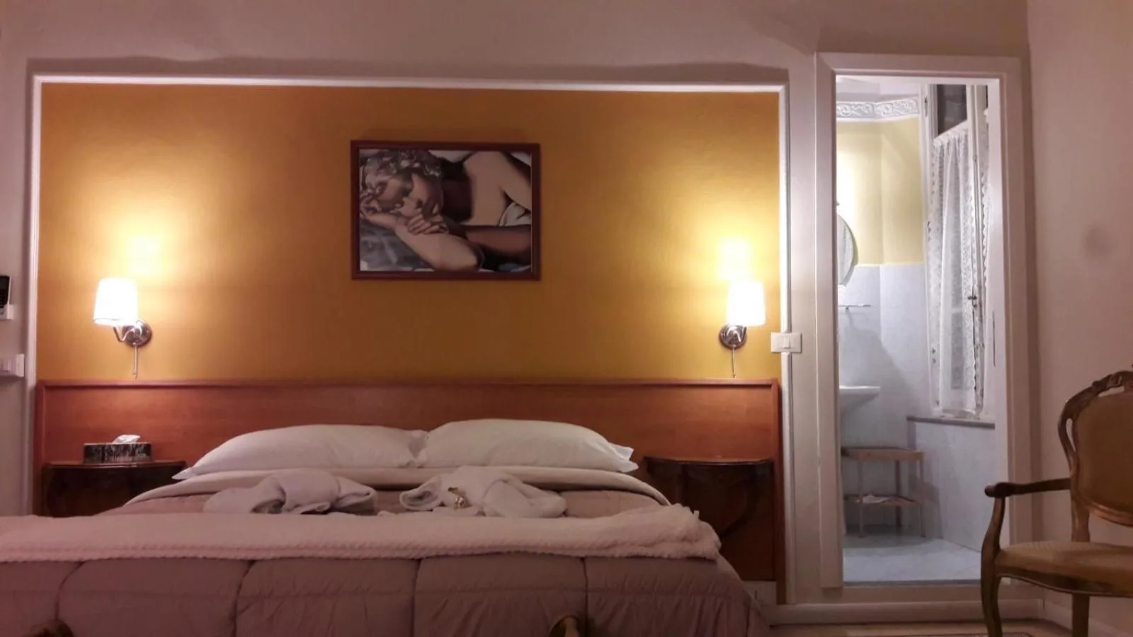 Winter, Bed in Villa San Donato B&B