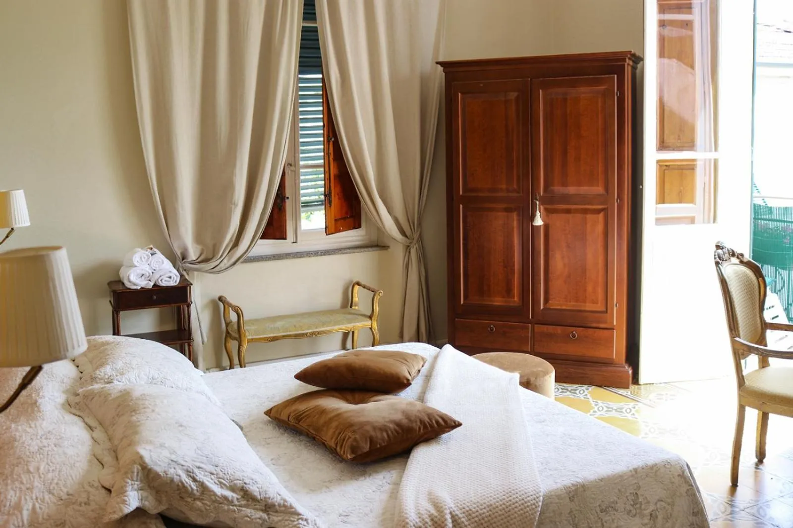 Day, Bed in Villa San Donato B&B