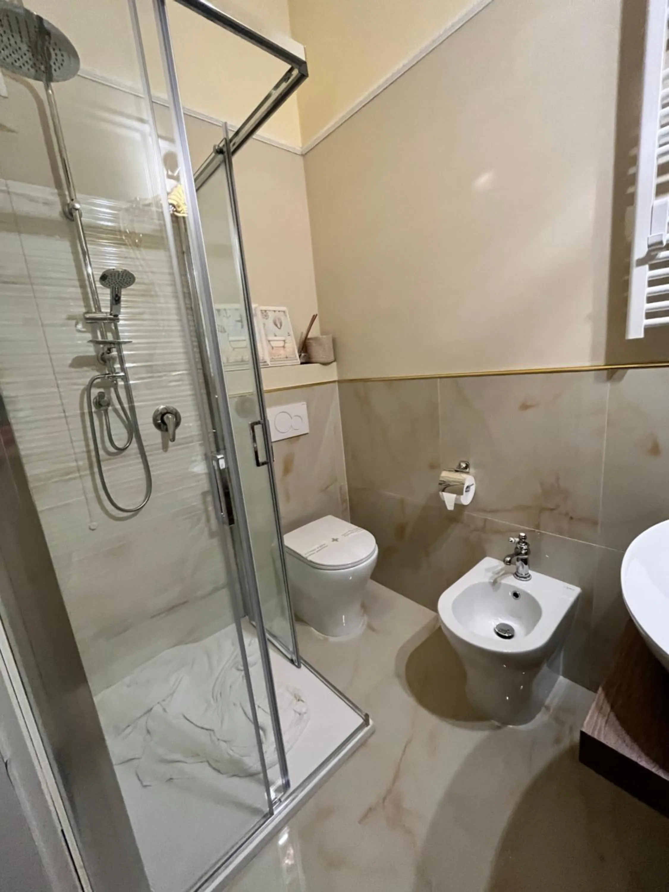 Shower in Villa San Donato B&B