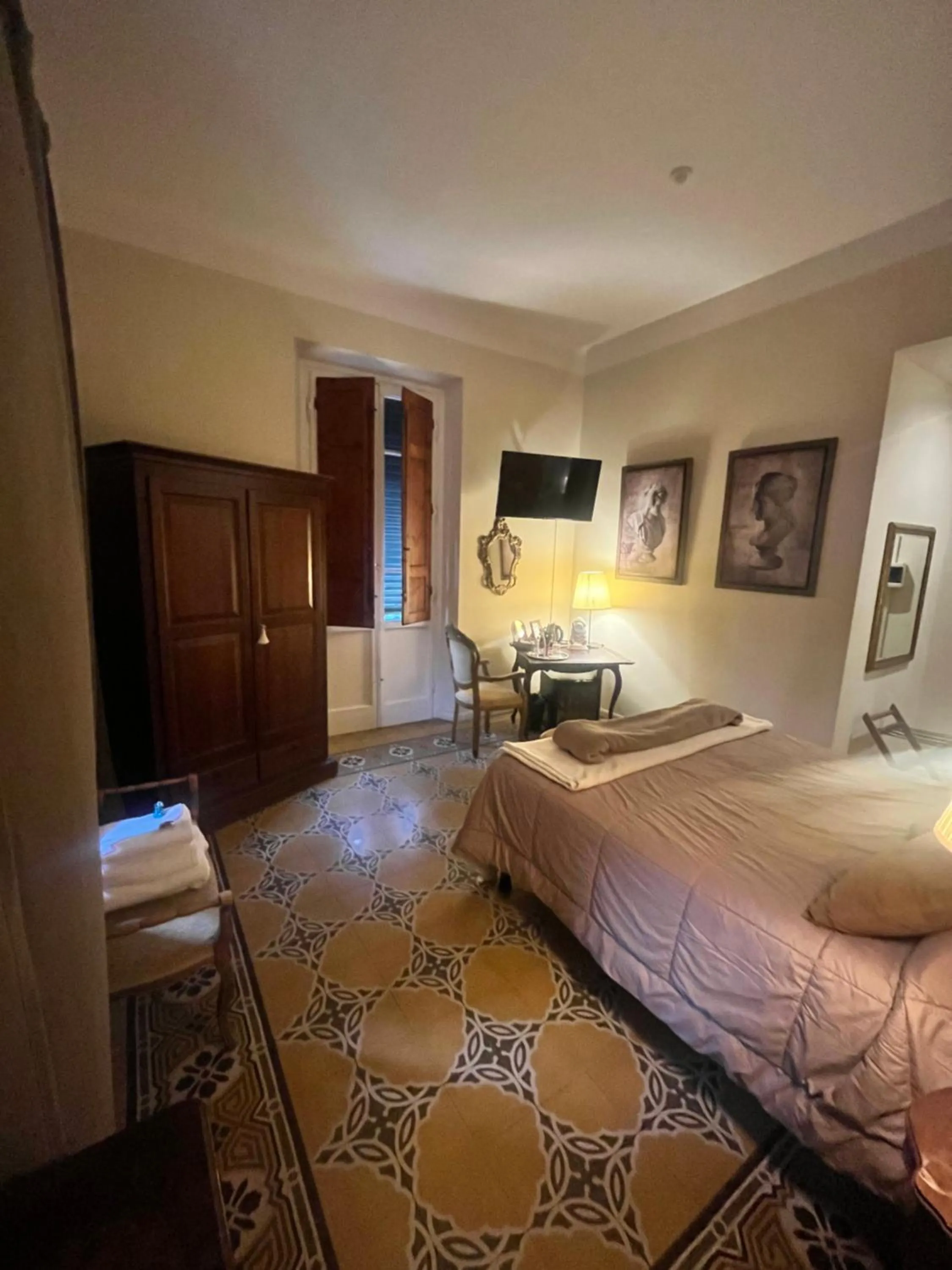TV and multimedia, Bed in Villa San Donato B&B