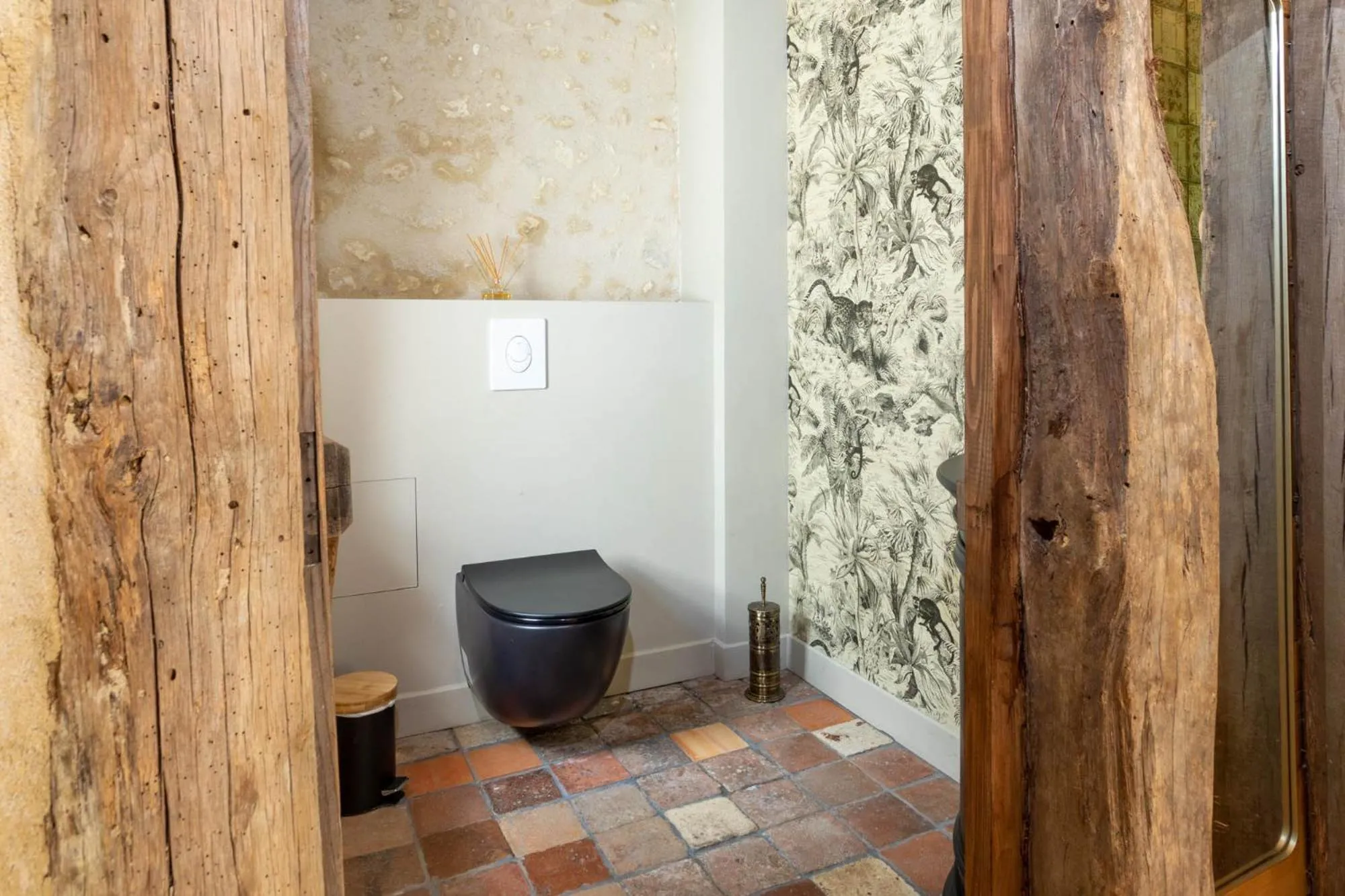 Toilet in Manoir de la Mazeraie lodge de luxe Loire Valley