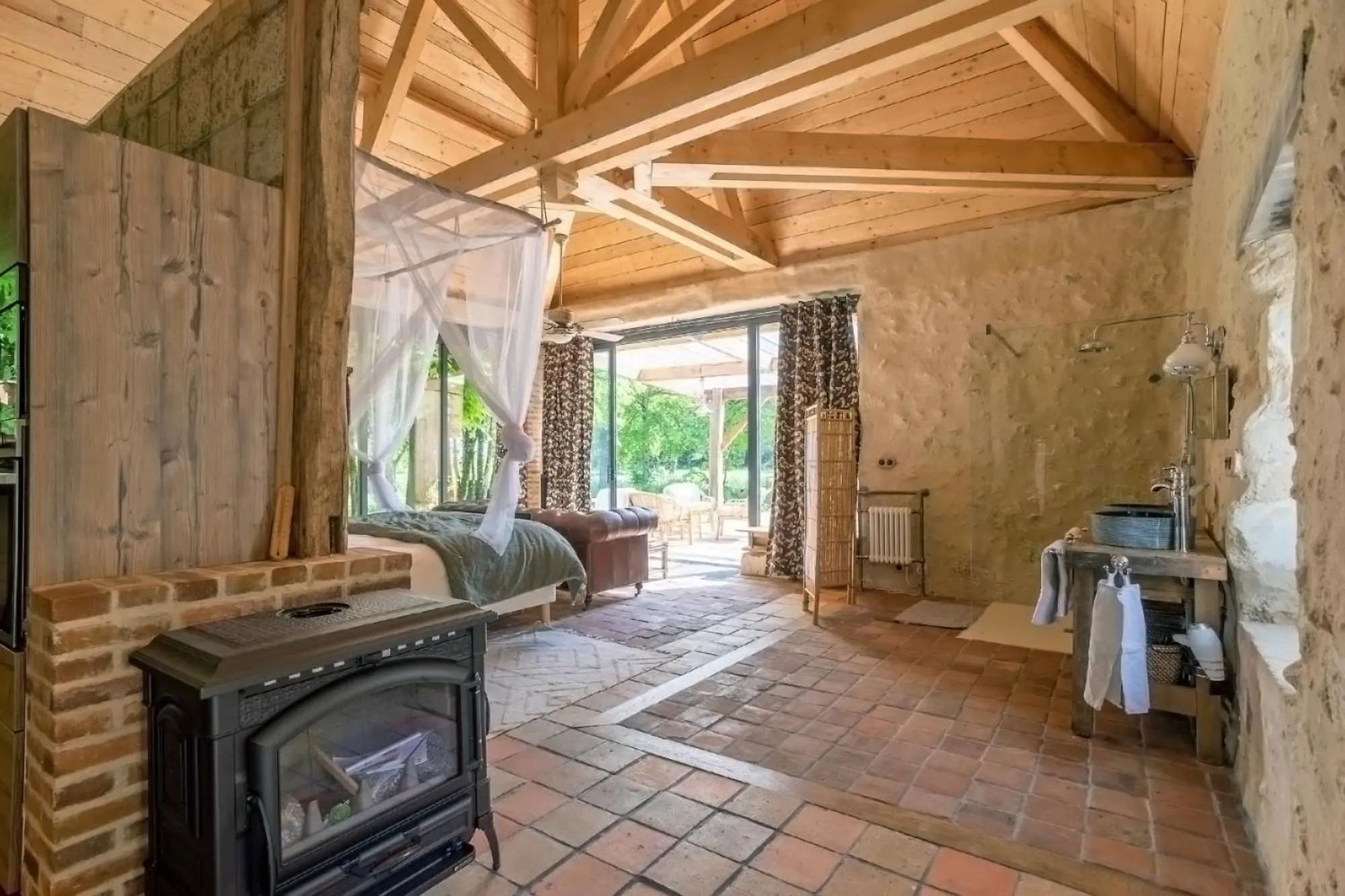 Photo of the whole room in Manoir de la Mazeraie lodge de luxe Loire Valley
