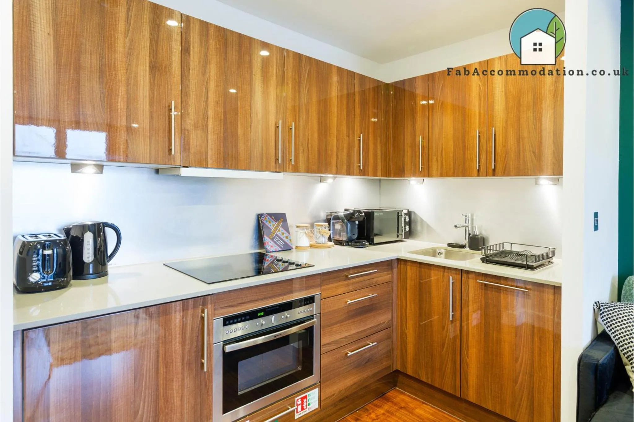 Amazing Flat-Parking available-By FabAccommodation