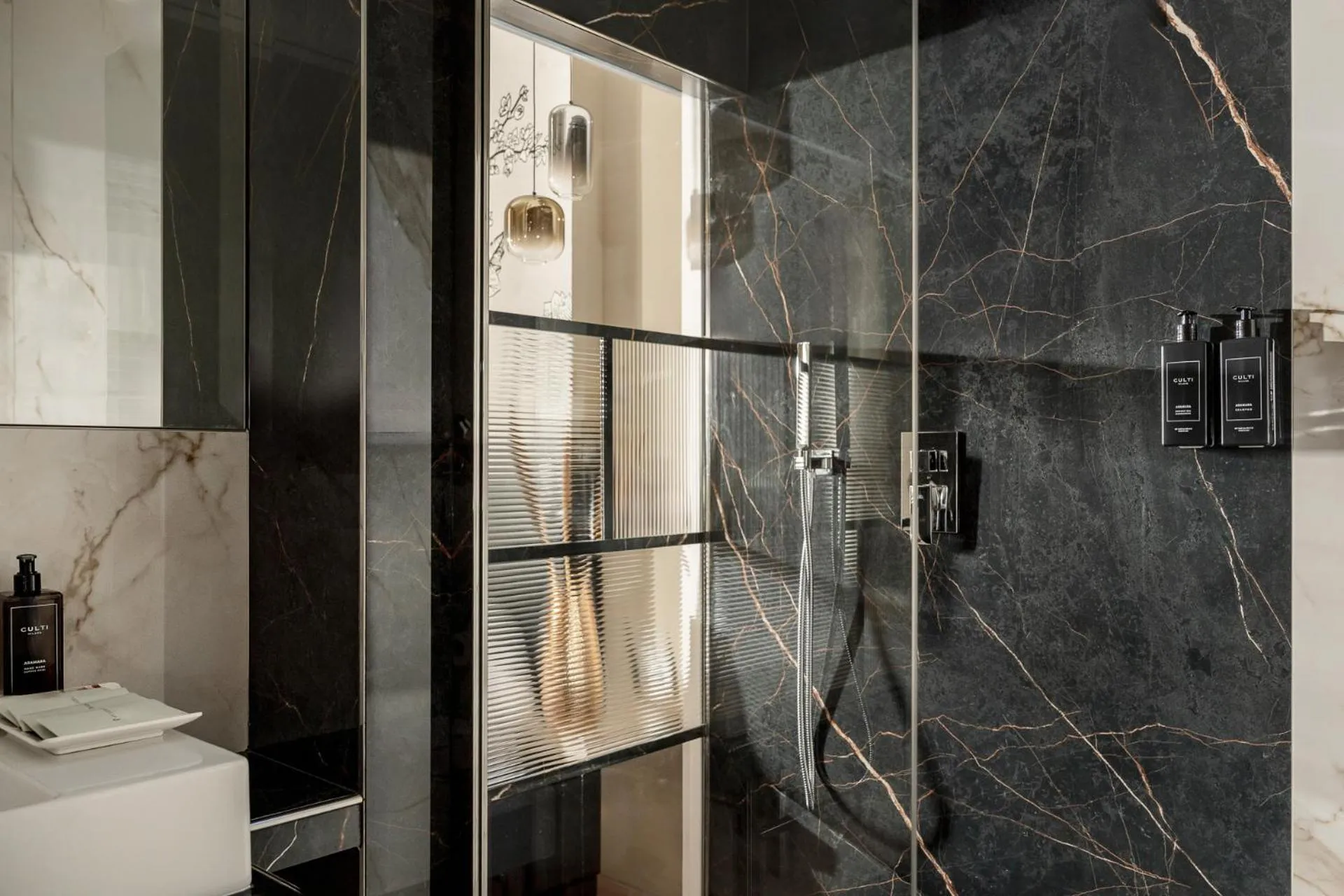 Shower in Hotel Helvetia Thermal SPA 4s