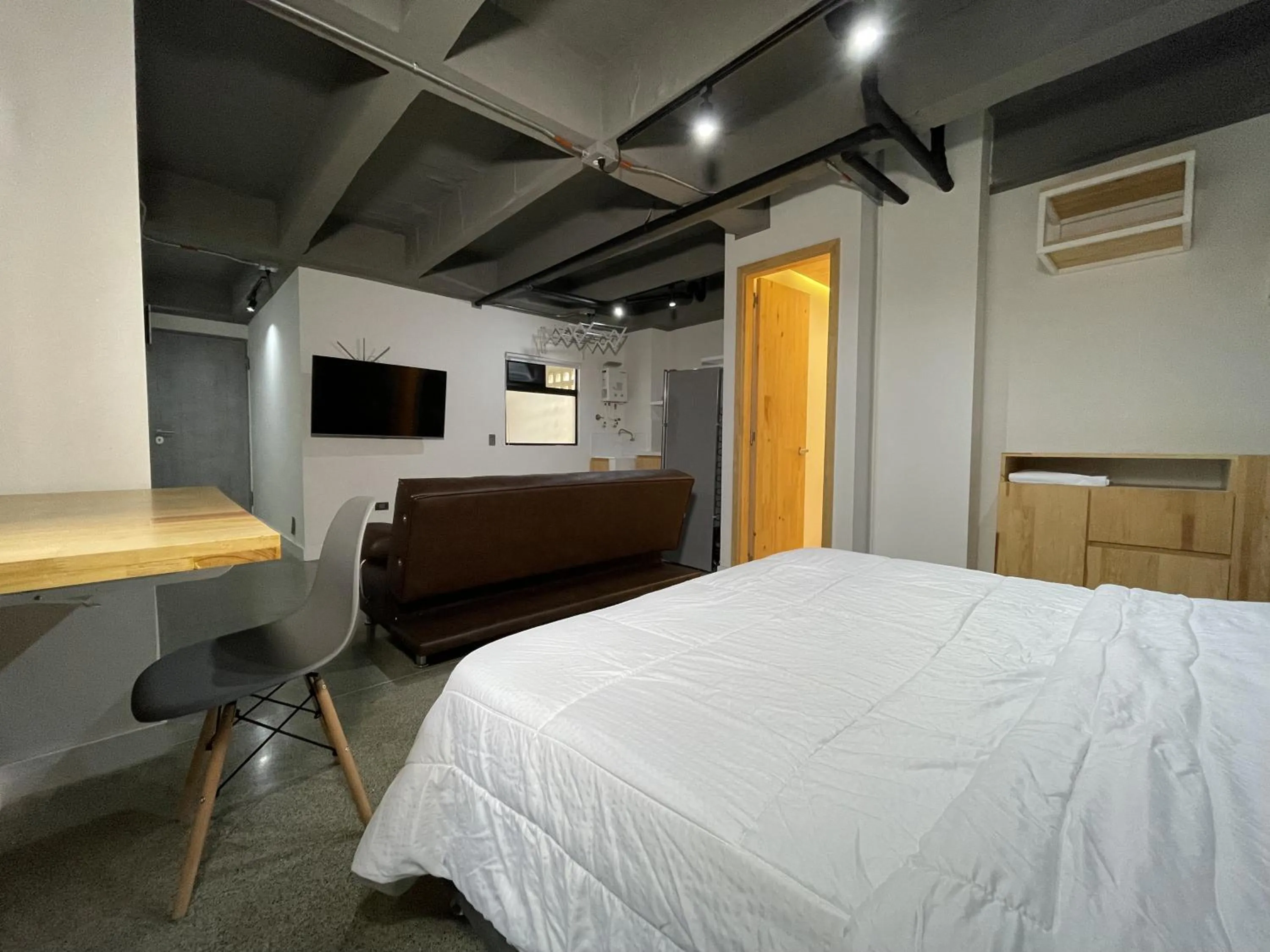 TV and multimedia, Bed in Edificio Helena