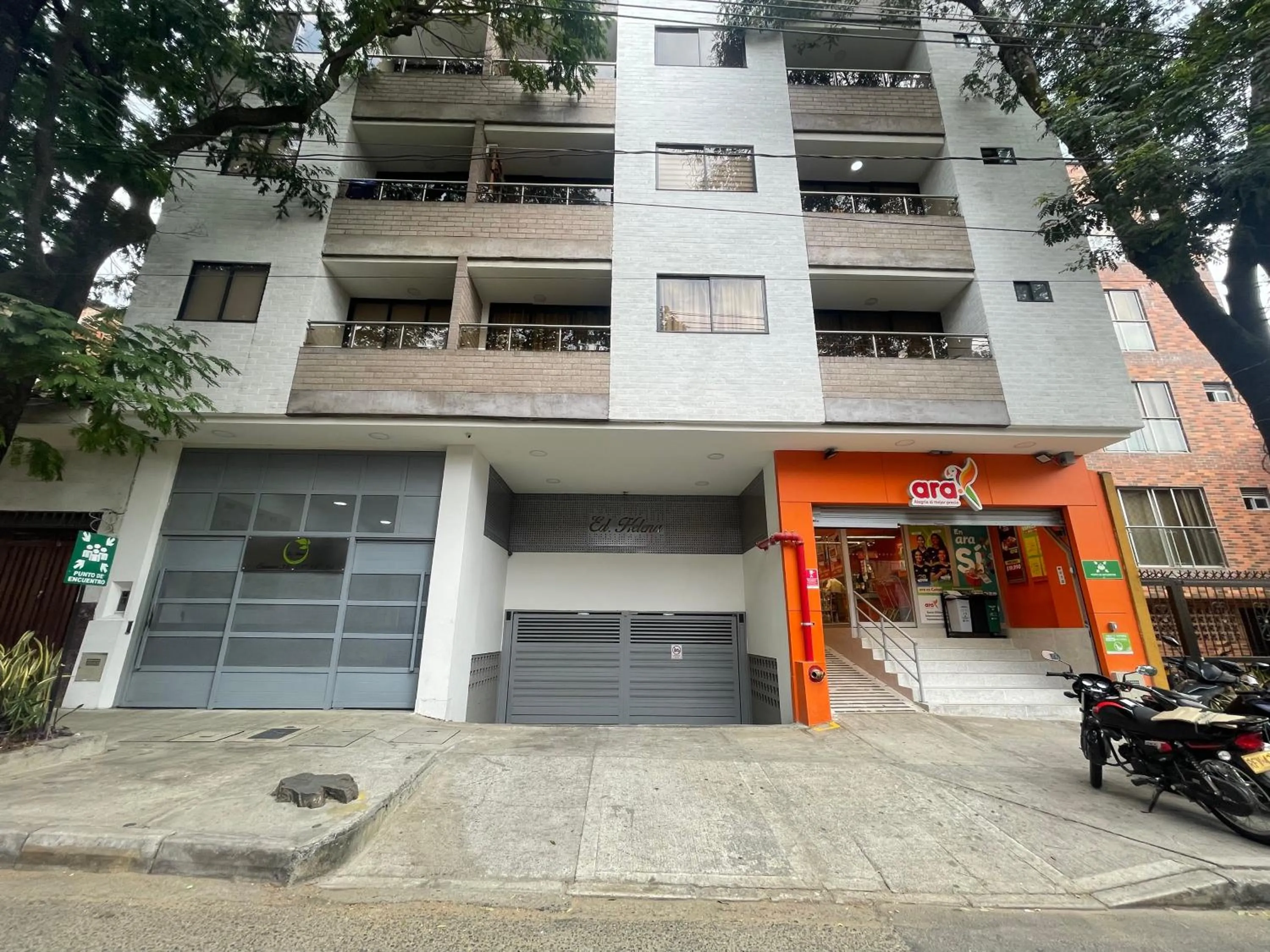 Property building in Edificio Helena