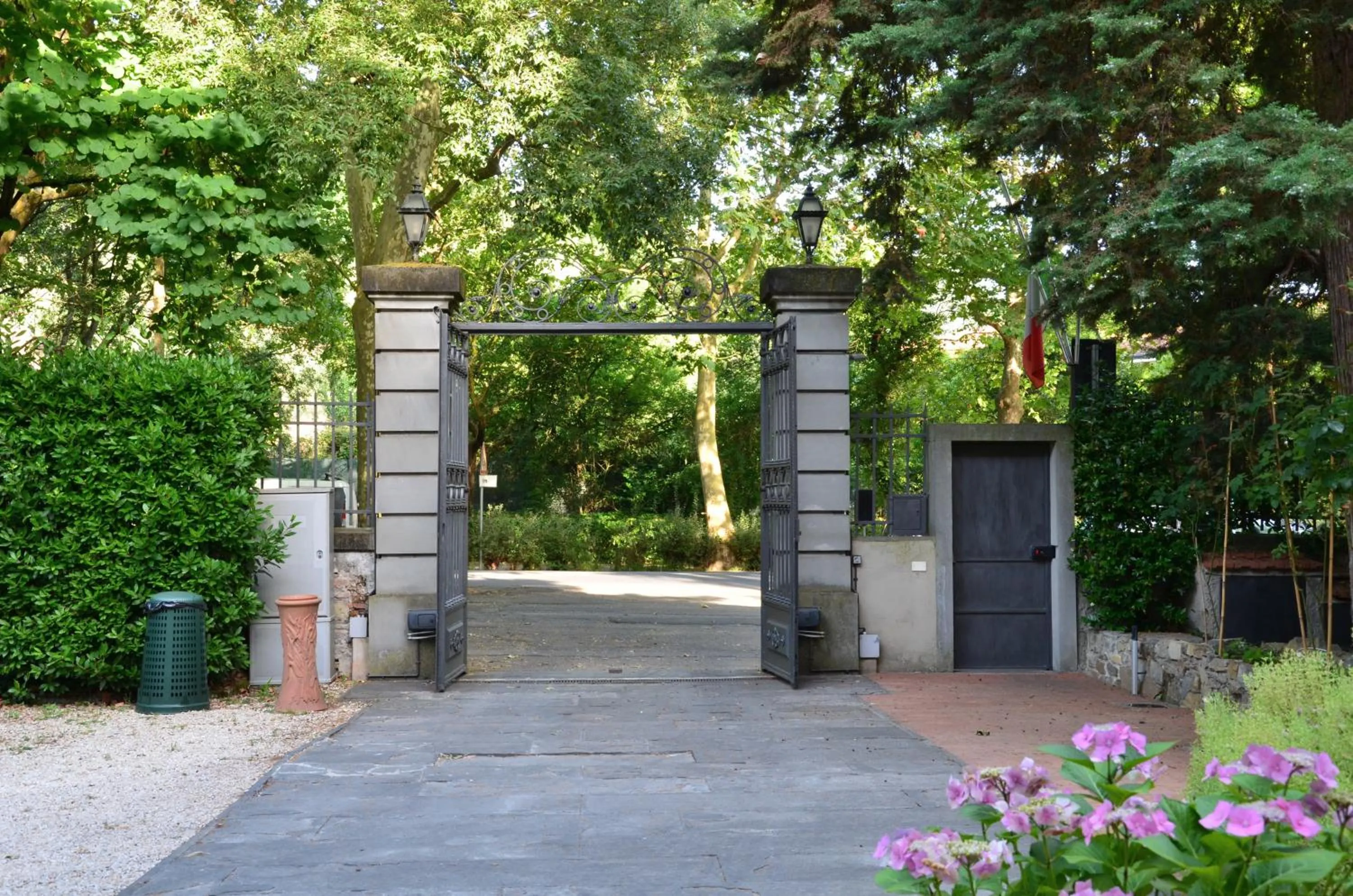 Facade/entrance in Residence Michelangiolo
