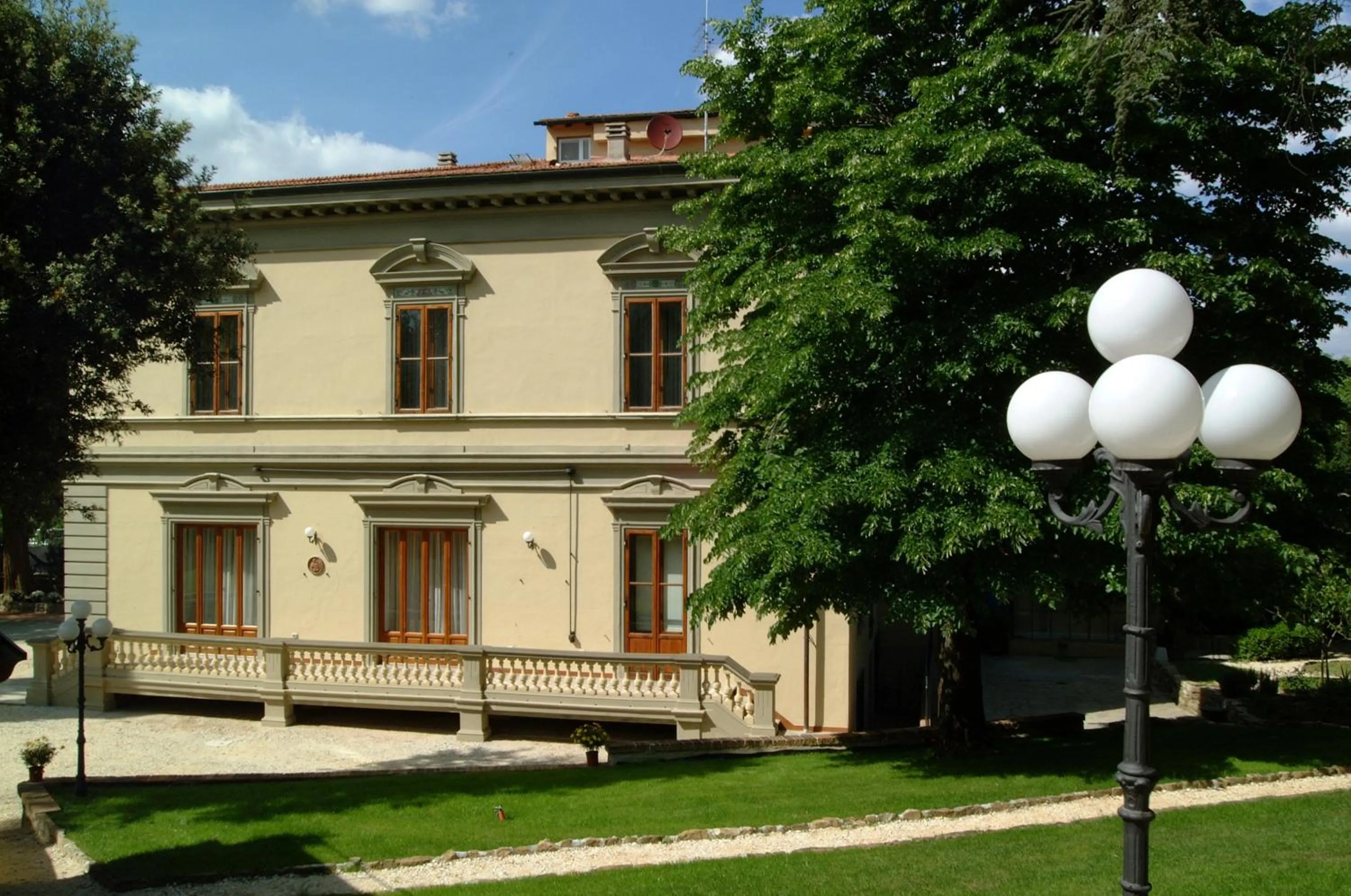 Facade/entrance in Residence Michelangiolo