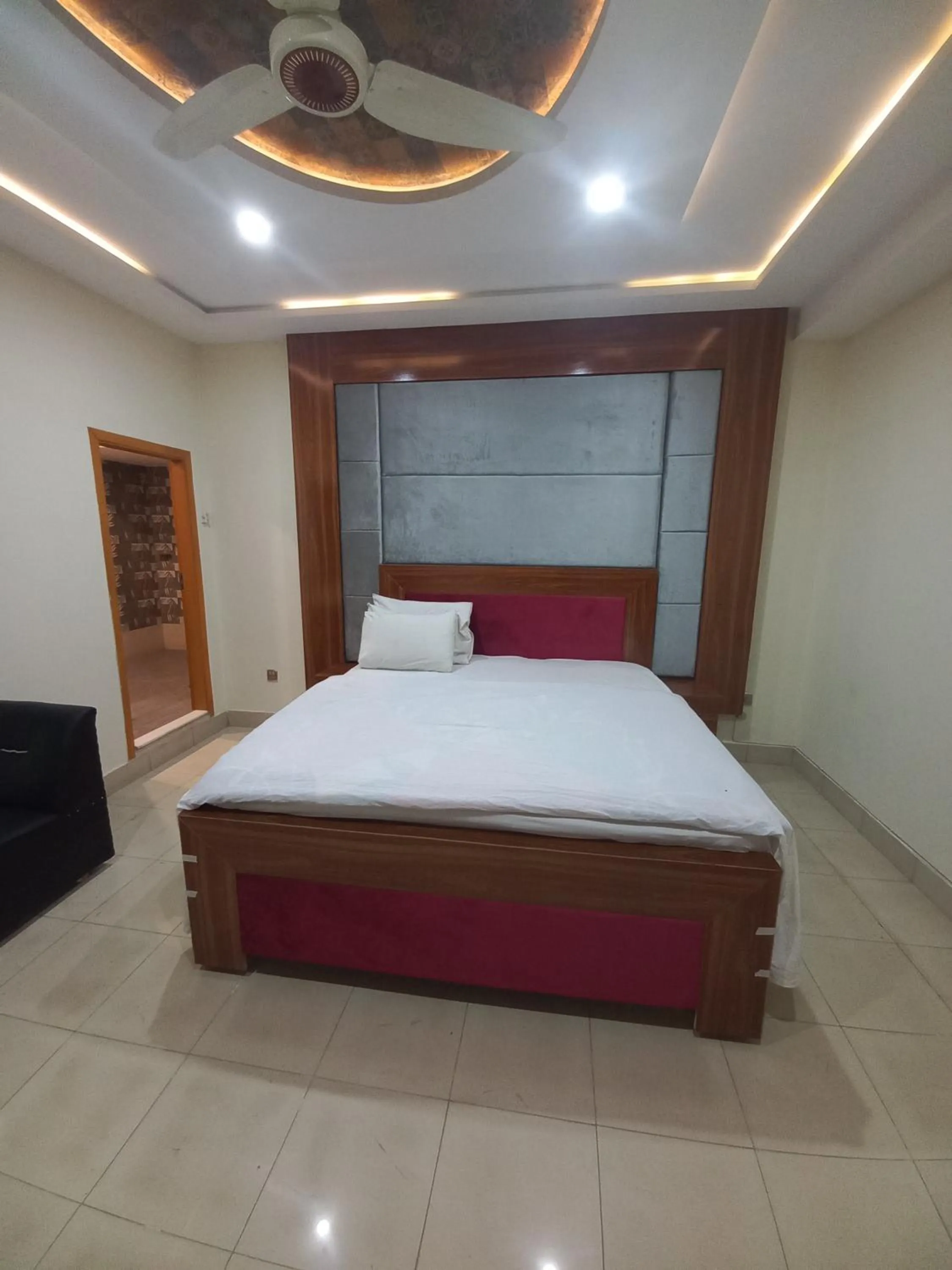 Bedroom, Bed in Hotel Executive One