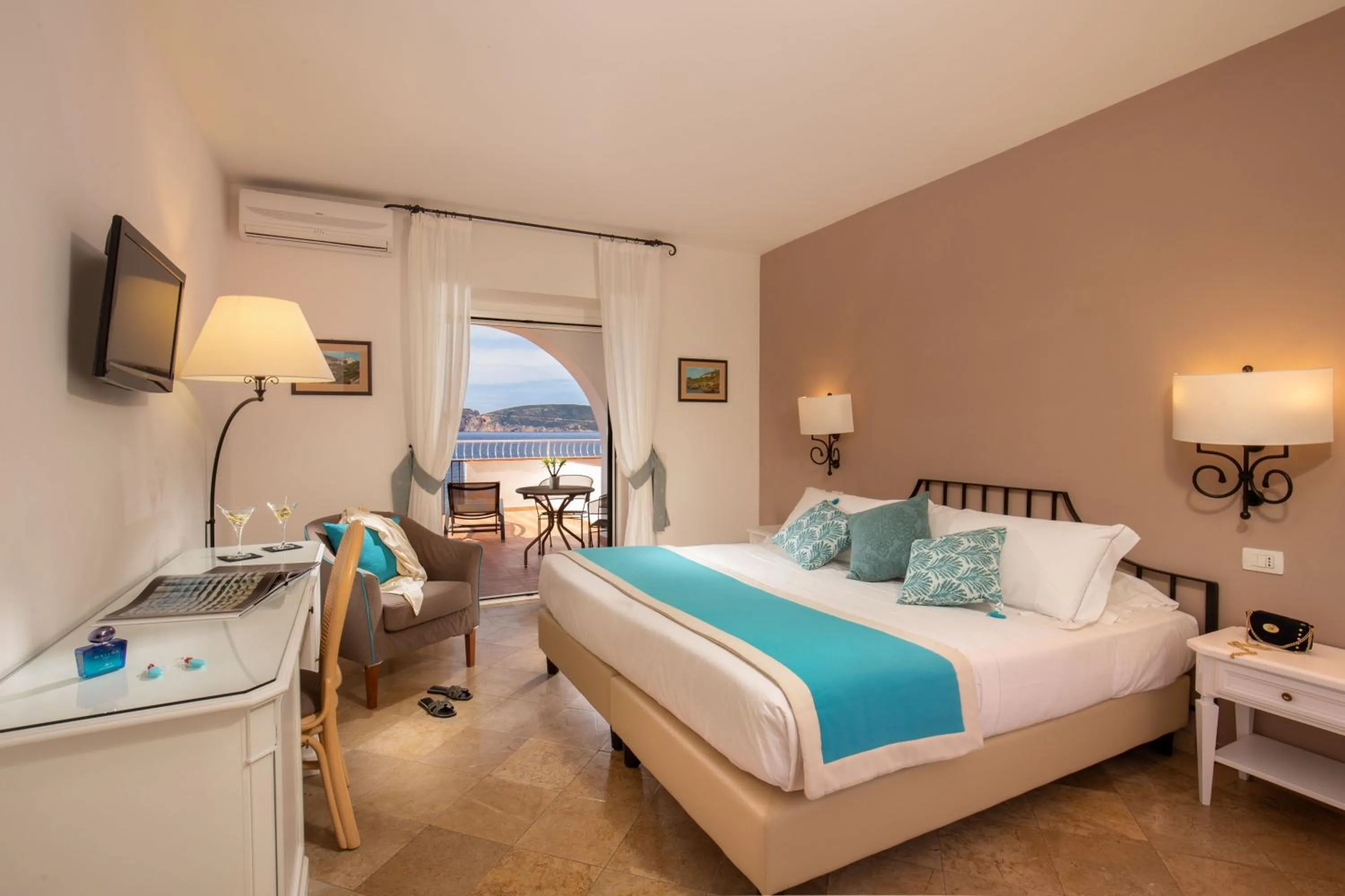 Bedroom, Bed in El Faro Hotel & Spa