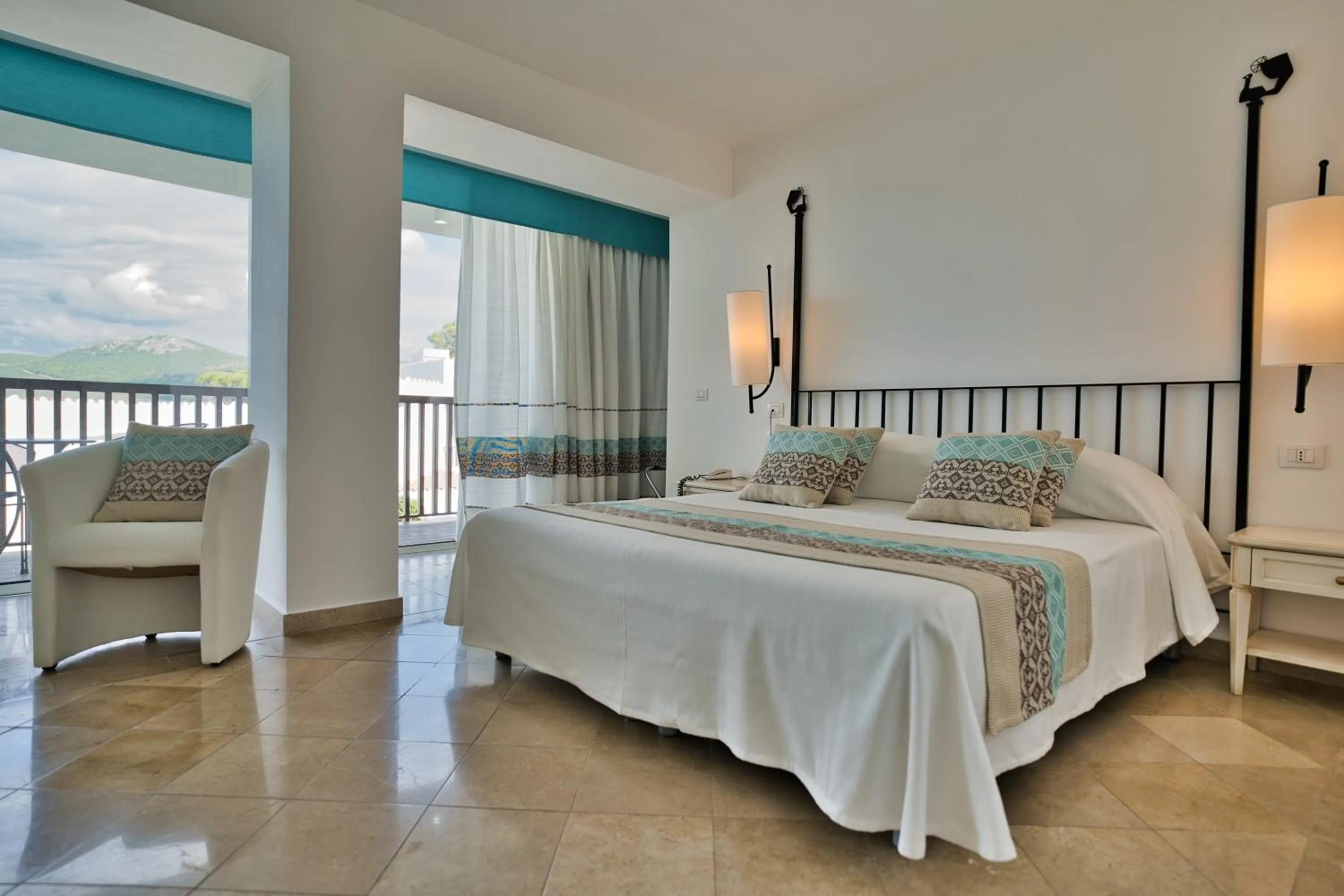 Bedroom, Bed in El Faro Hotel & Spa