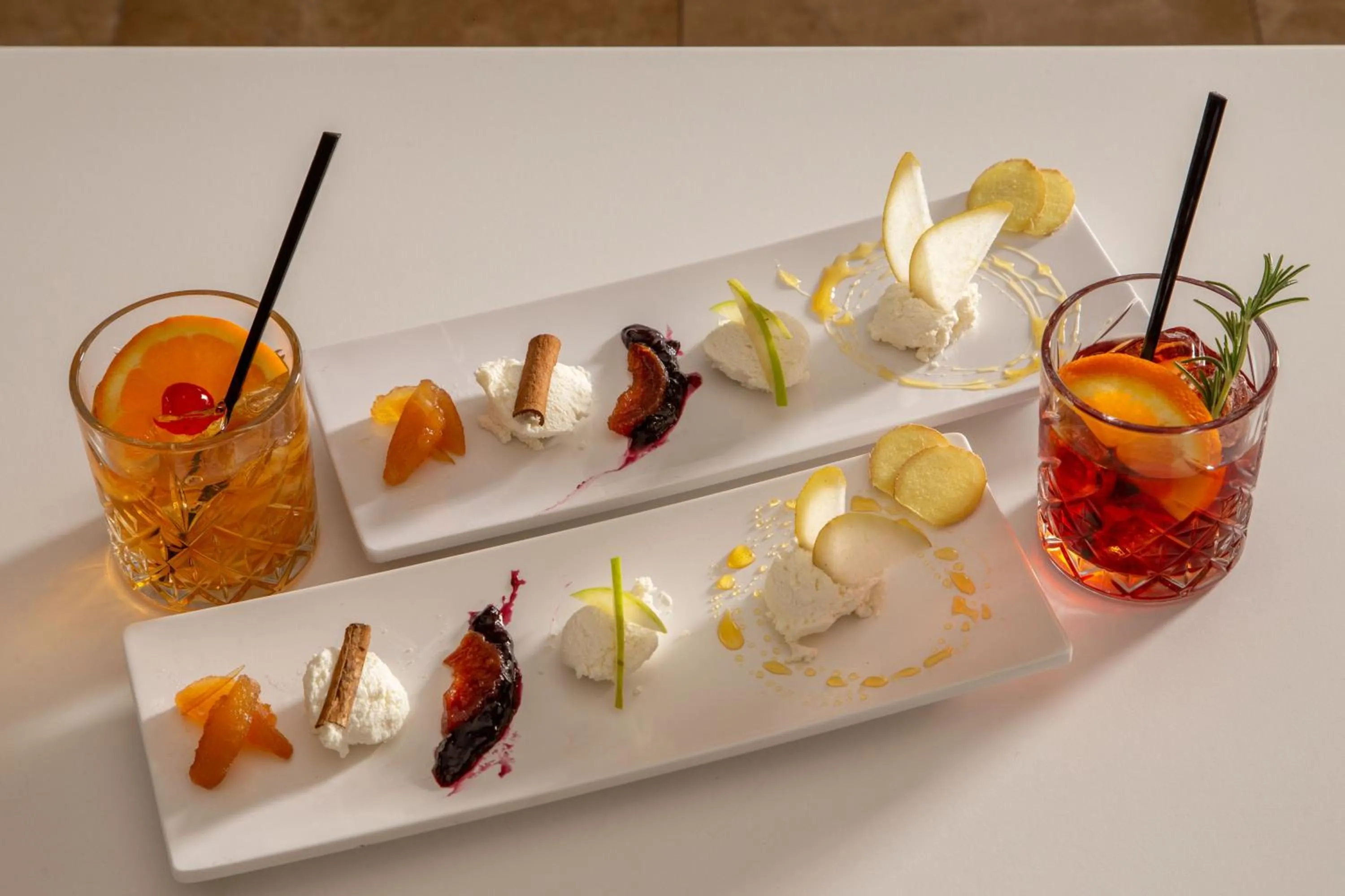 Lounge or bar in El Faro Hotel & Spa