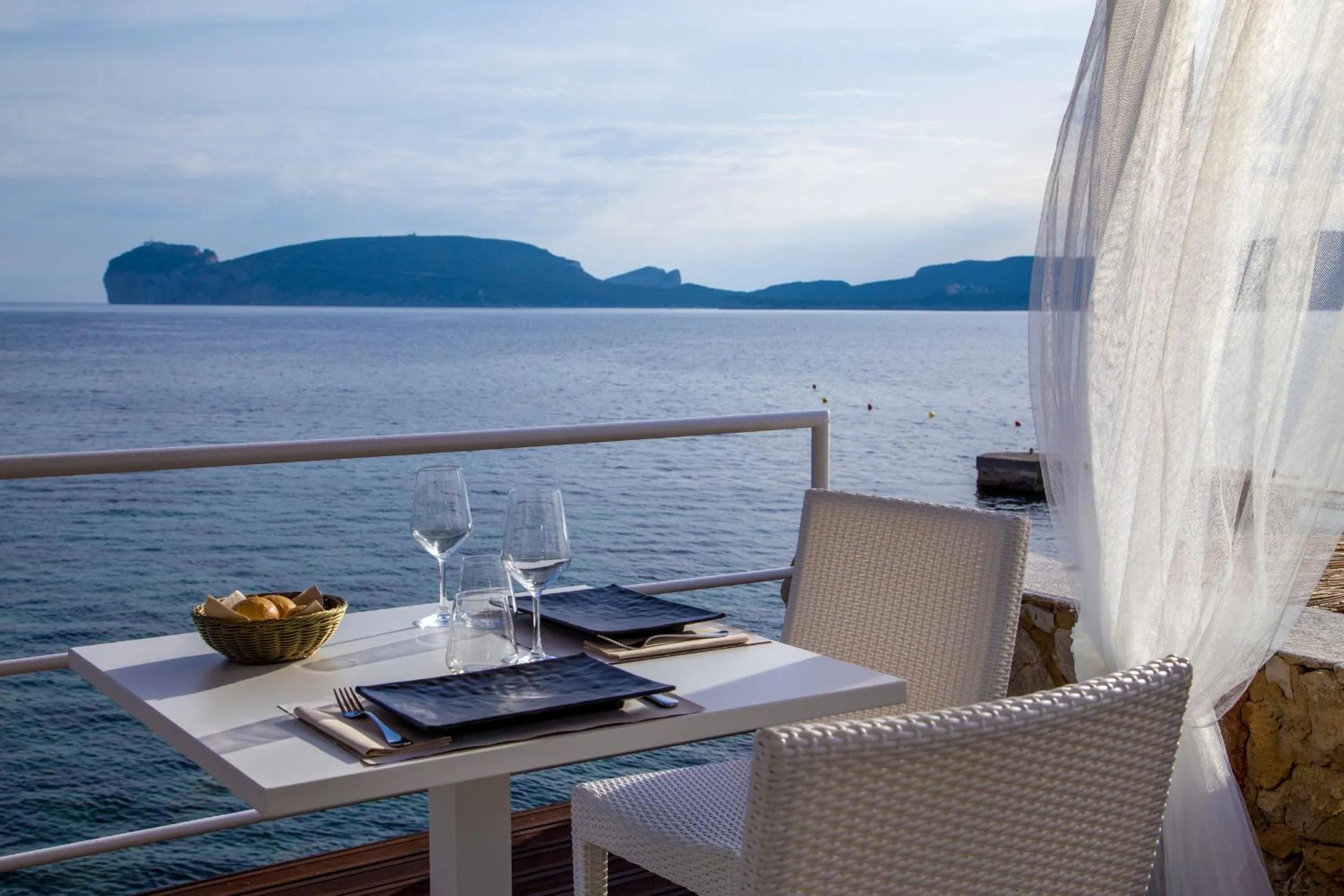 Restaurant/places to eat in El Faro Hotel & Spa