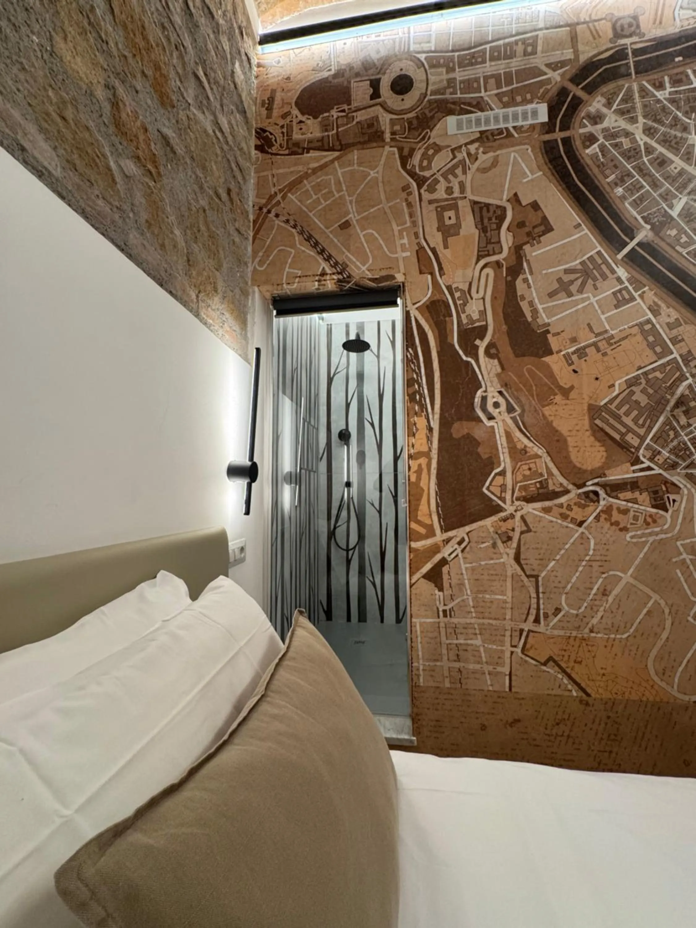 Shower, Bed in Hotel Felice