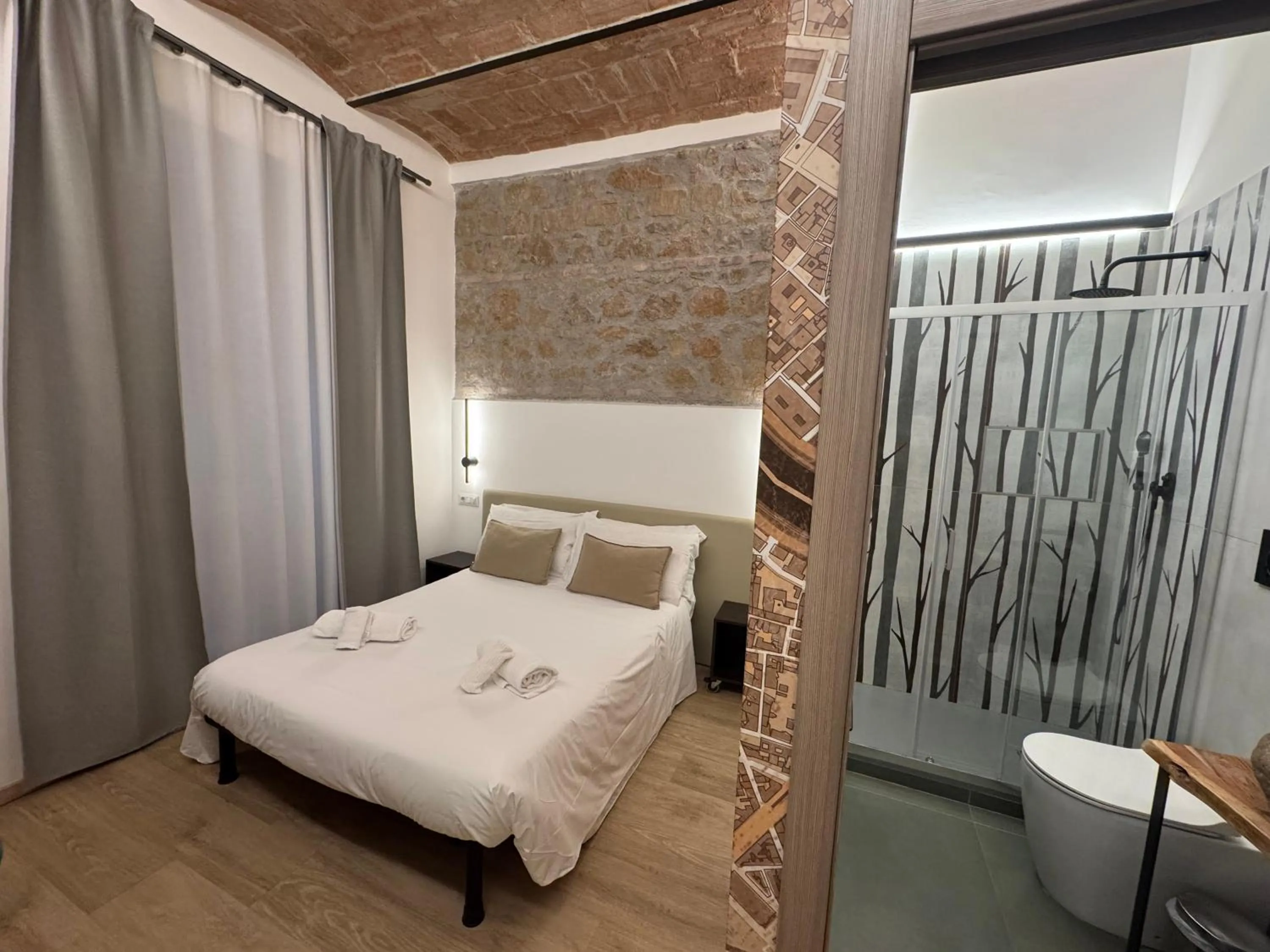 Toilet, Bed in Hotel Felice
