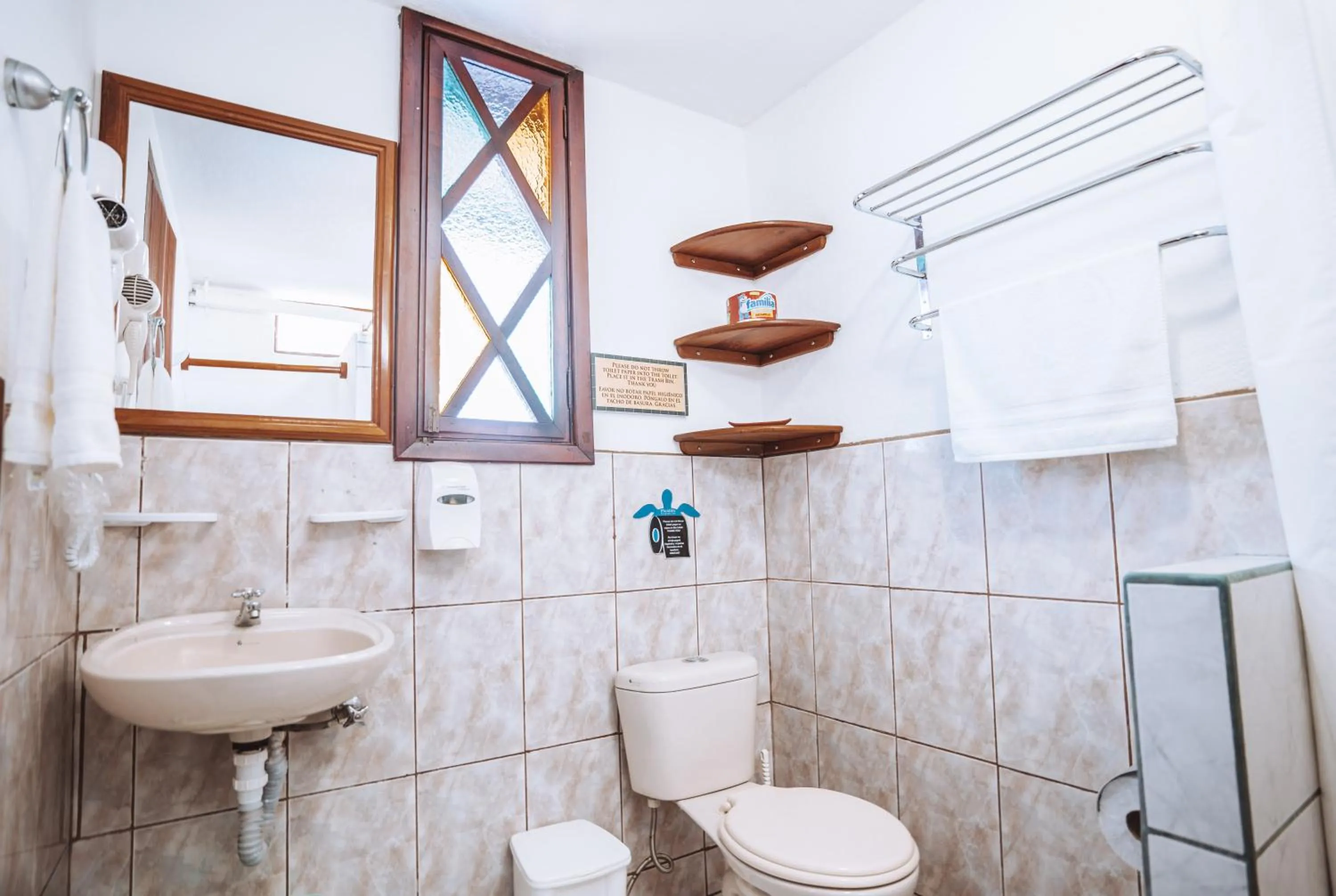 Bathroom in Maidith Galapagos Inn
