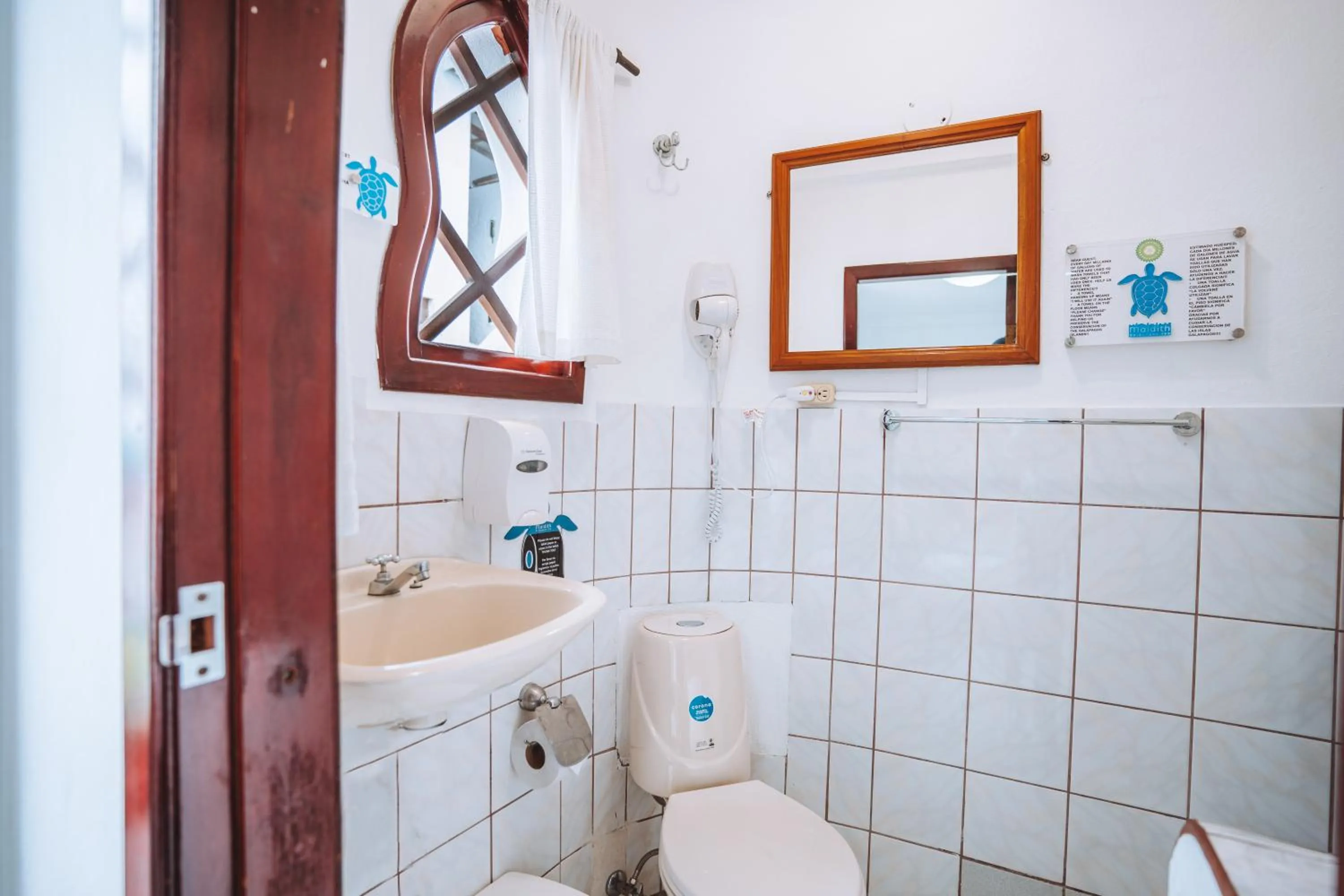 Bathroom in Maidith Galapagos Inn