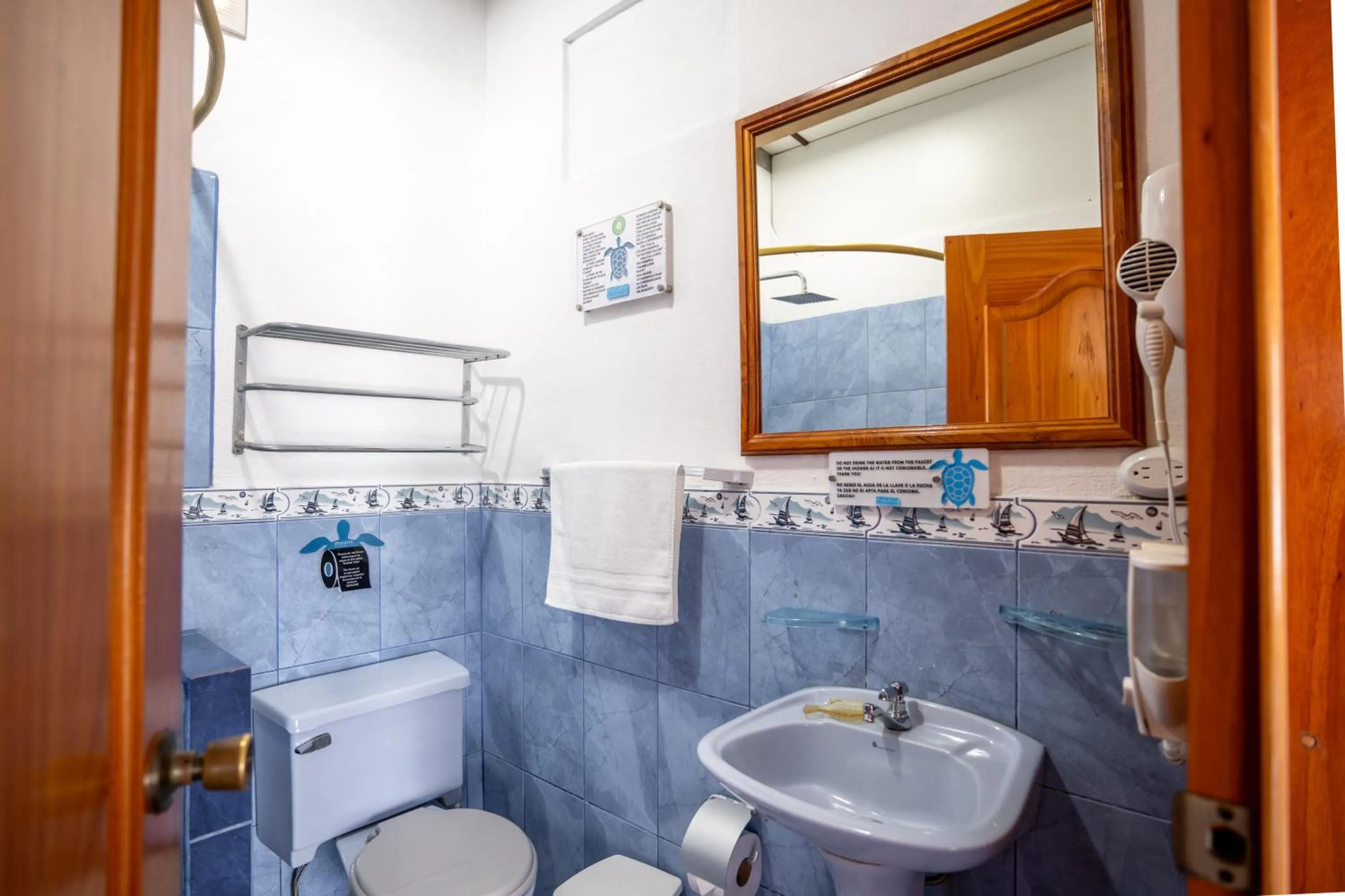 Bathroom in Maidith Galapagos Inn