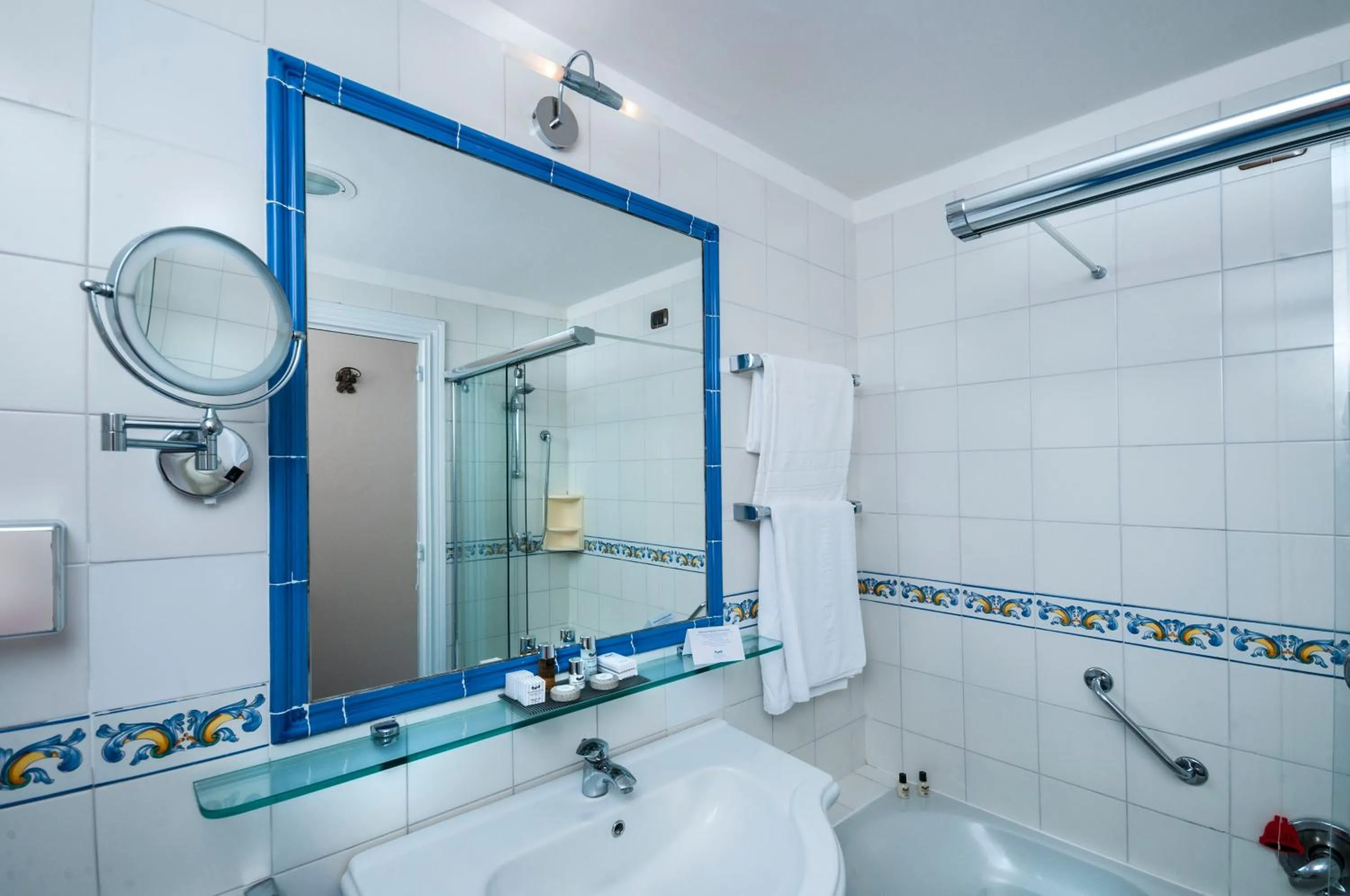 Shower in Punta Molino Beach Resort & Thermal Spa