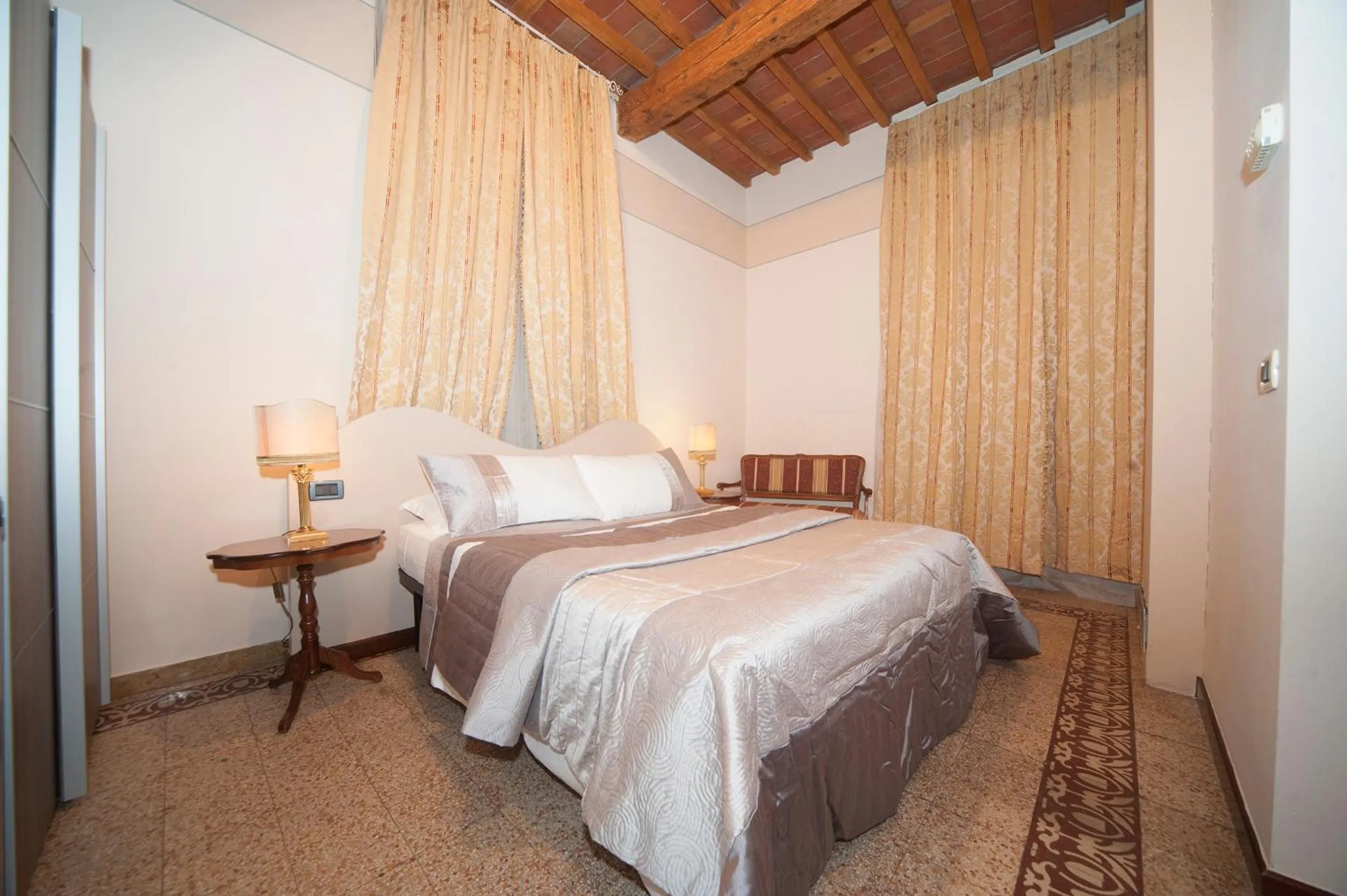 Bed in Lucca Relais