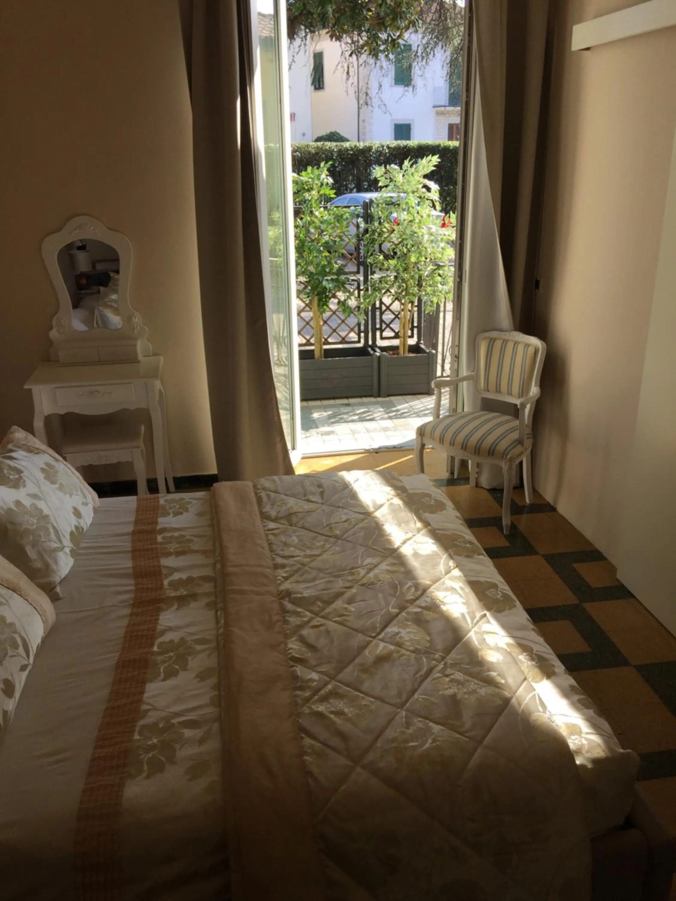 Shower, Bed in Lucca Relais