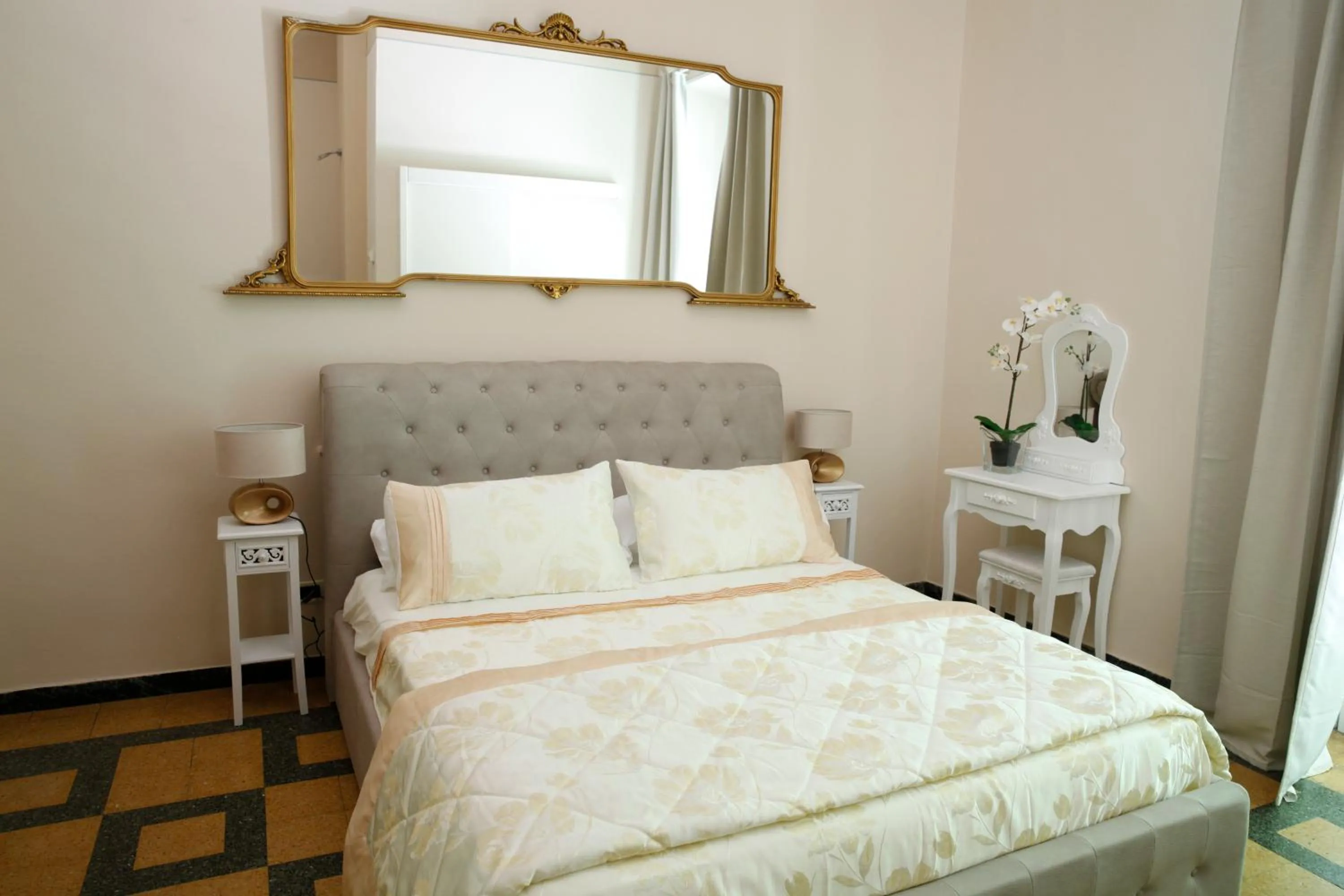 Shower, Bed in Lucca Relais