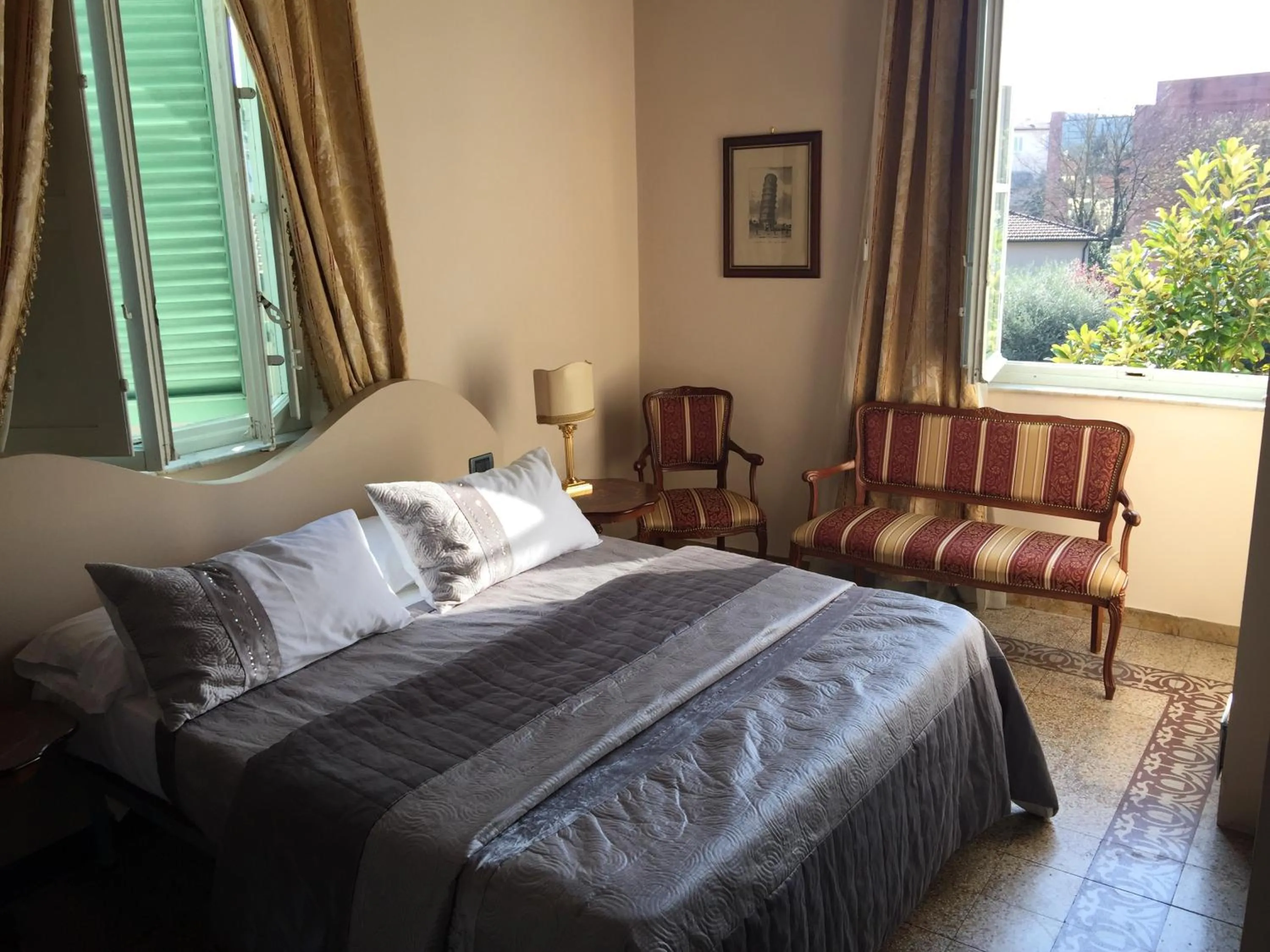 Shower, Bed in Lucca Relais