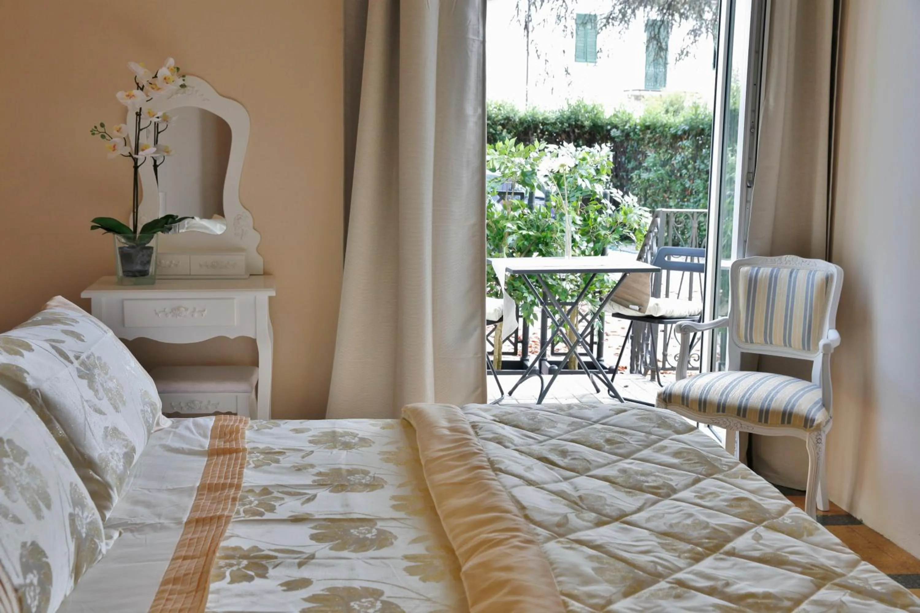 Coffee/tea facilities, Bed in Lucca Relais
