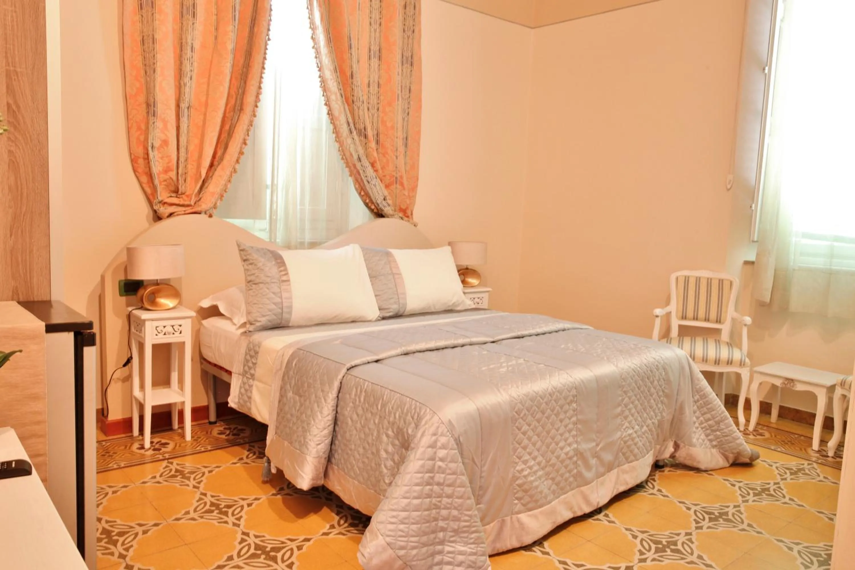 Shower, Bed in Lucca Relais