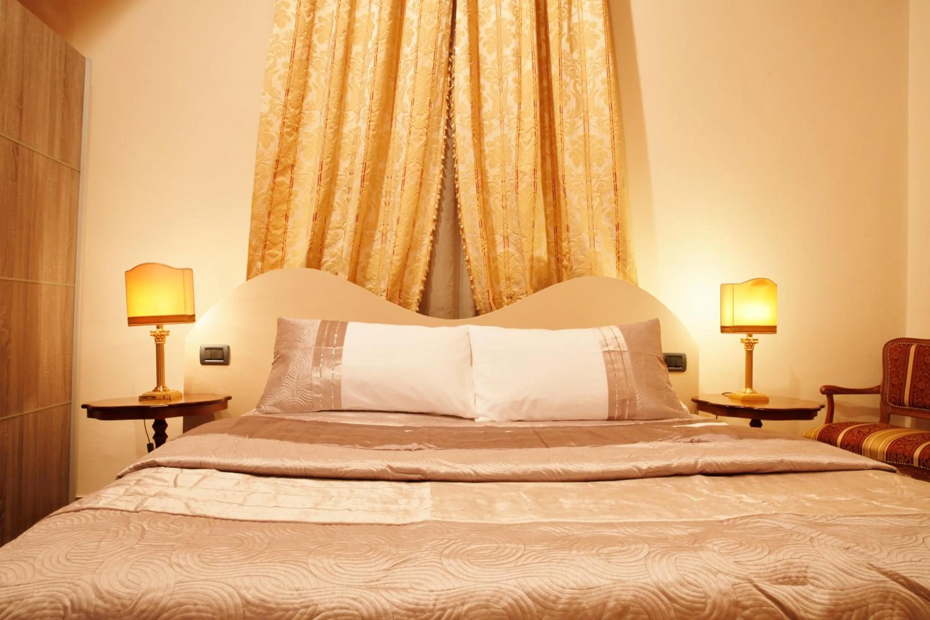 Bed in Lucca Relais