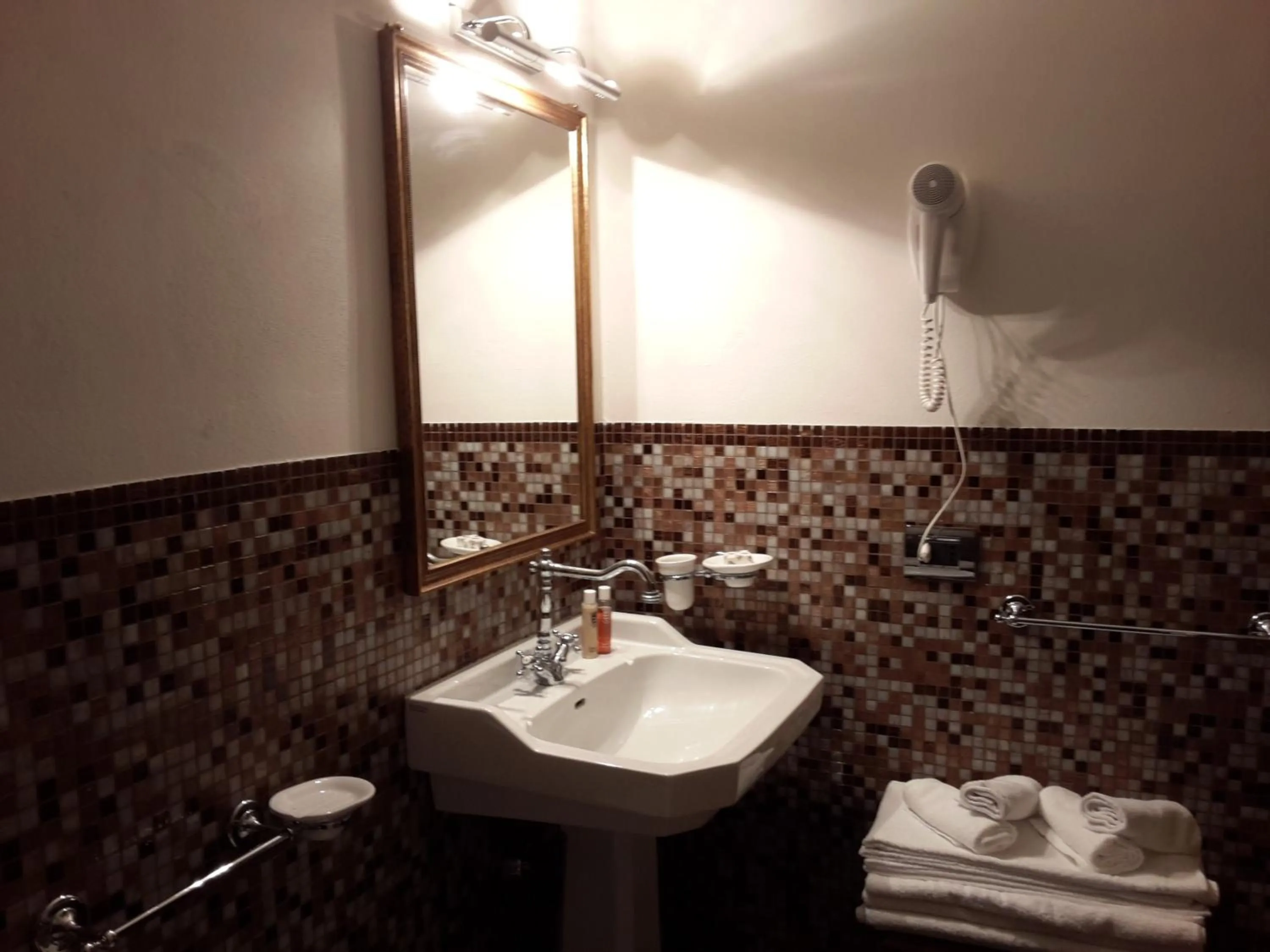 Bathroom in Castello Izzalini Todi Resort