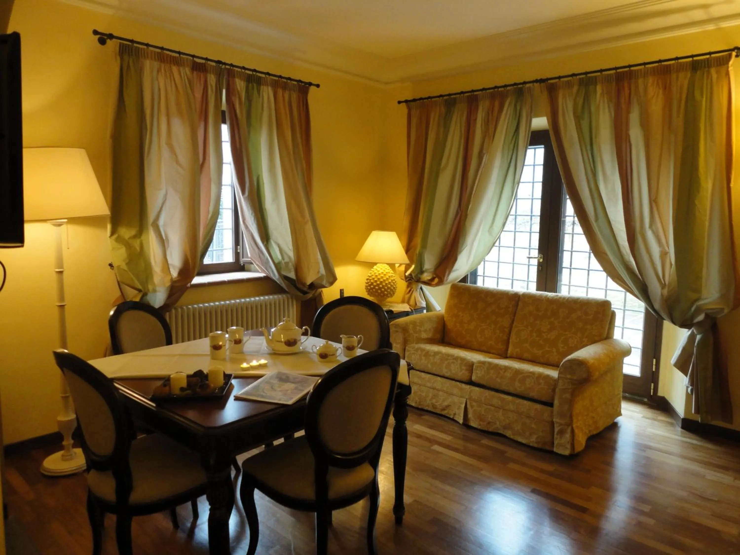 Seating area in Castello Izzalini Todi Resort