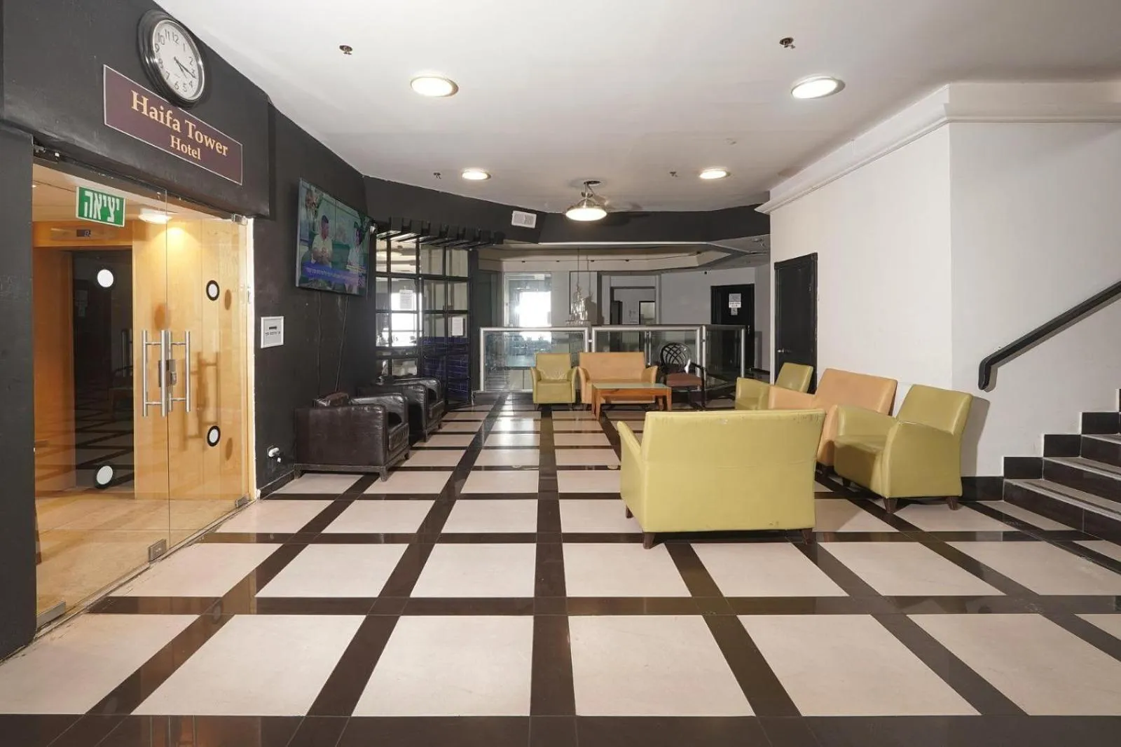 Seating area in Haifa Tower Hotel - מלון מגדל חיפה