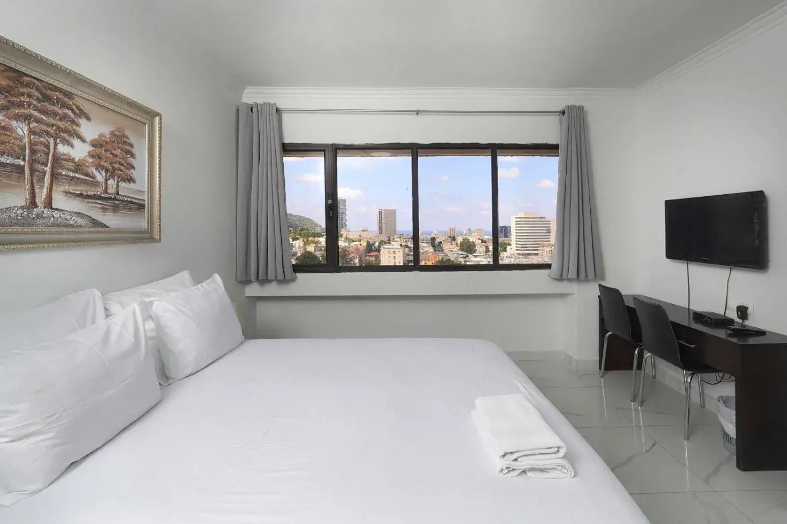 Bed in Haifa Tower Hotel - מלון מגדל חיפה Bed in Haifa Tower Hotel - מלון מגדל חיפה