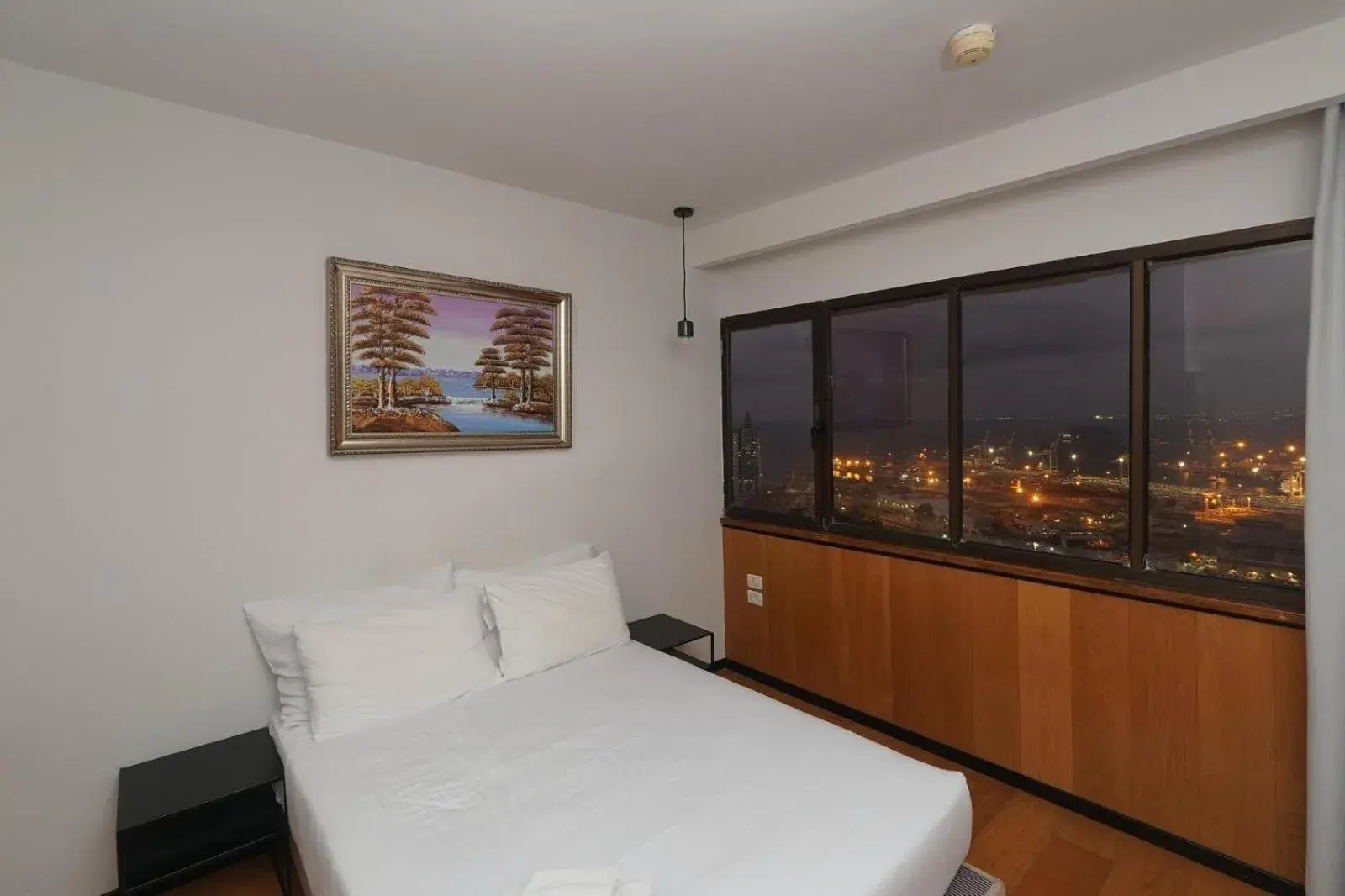 Bed in Haifa Tower Hotel - מלון מגדל חיפה Bed in Haifa Tower Hotel - מלון מגדל חיפה