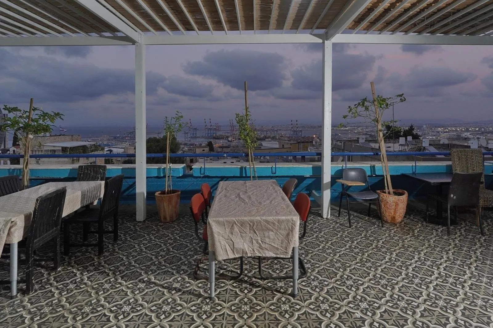 Property building in Haifa Tower Hotel - מלון מגדל חיפה