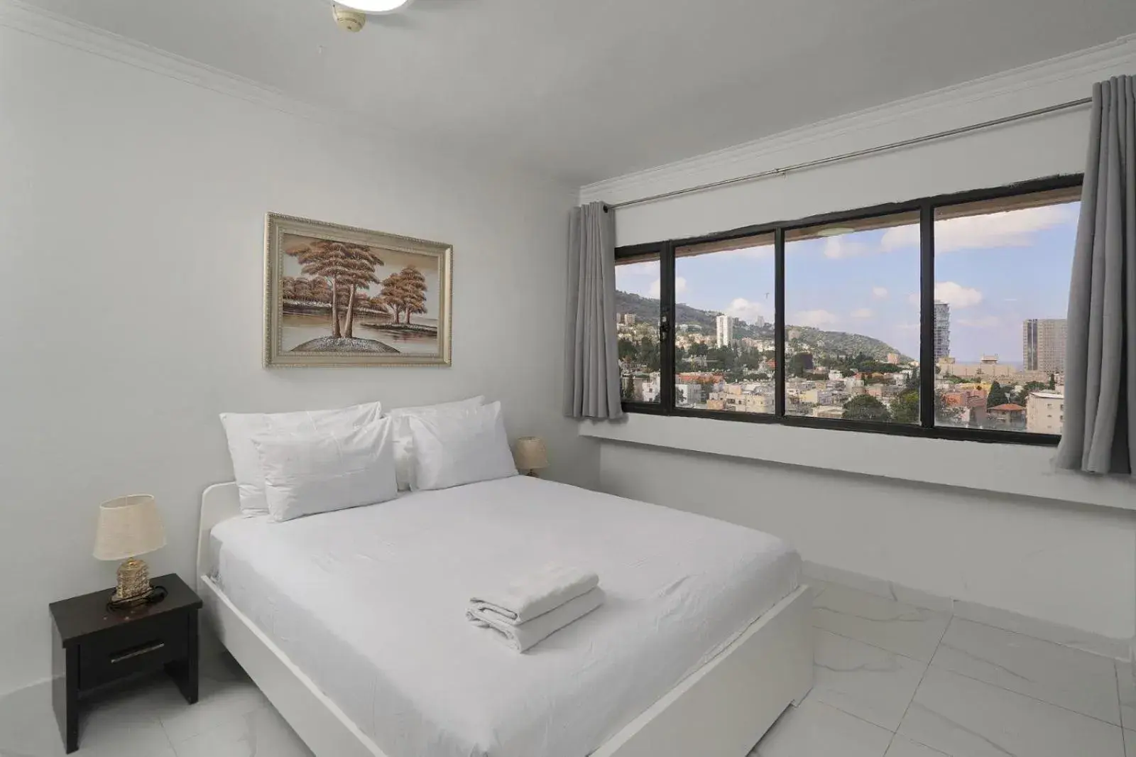 Bed in Haifa Tower Hotel - מלון מגדל חיפה Bed in Haifa Tower Hotel - מלון מגדל חיפה