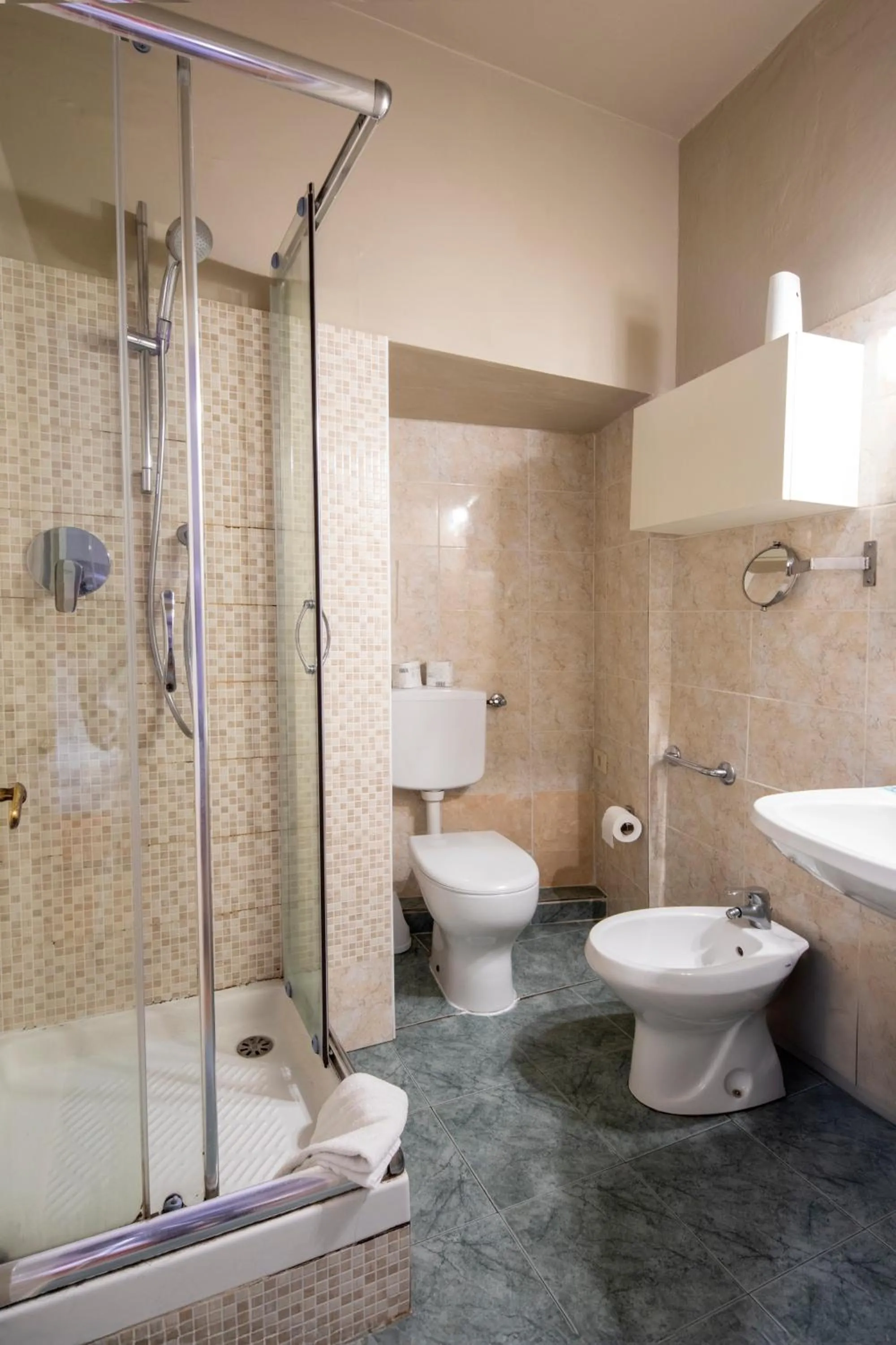 Shower in "il Pitti" Soggiorno