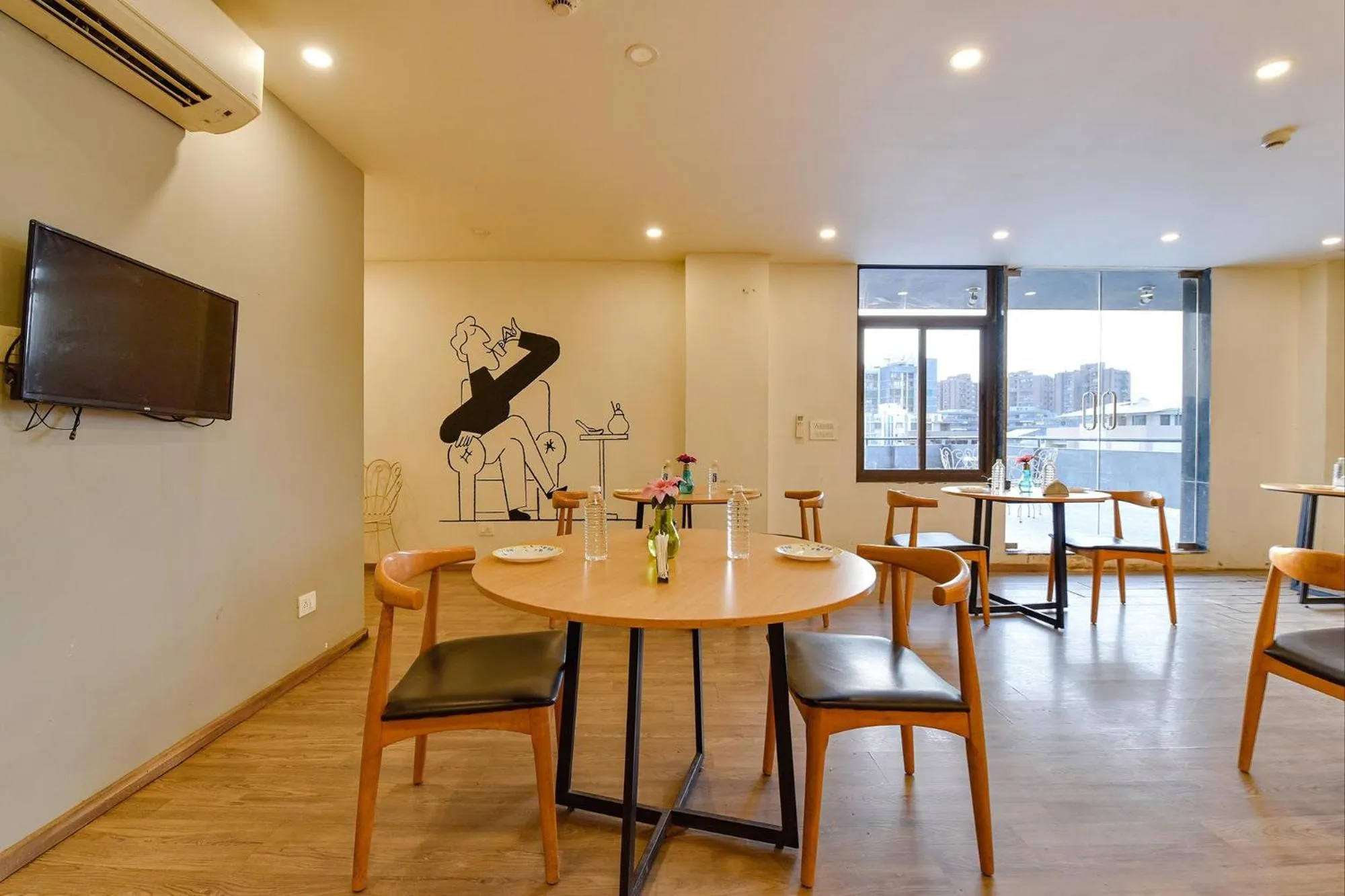 Dining area in FabHotel NY Townhouse