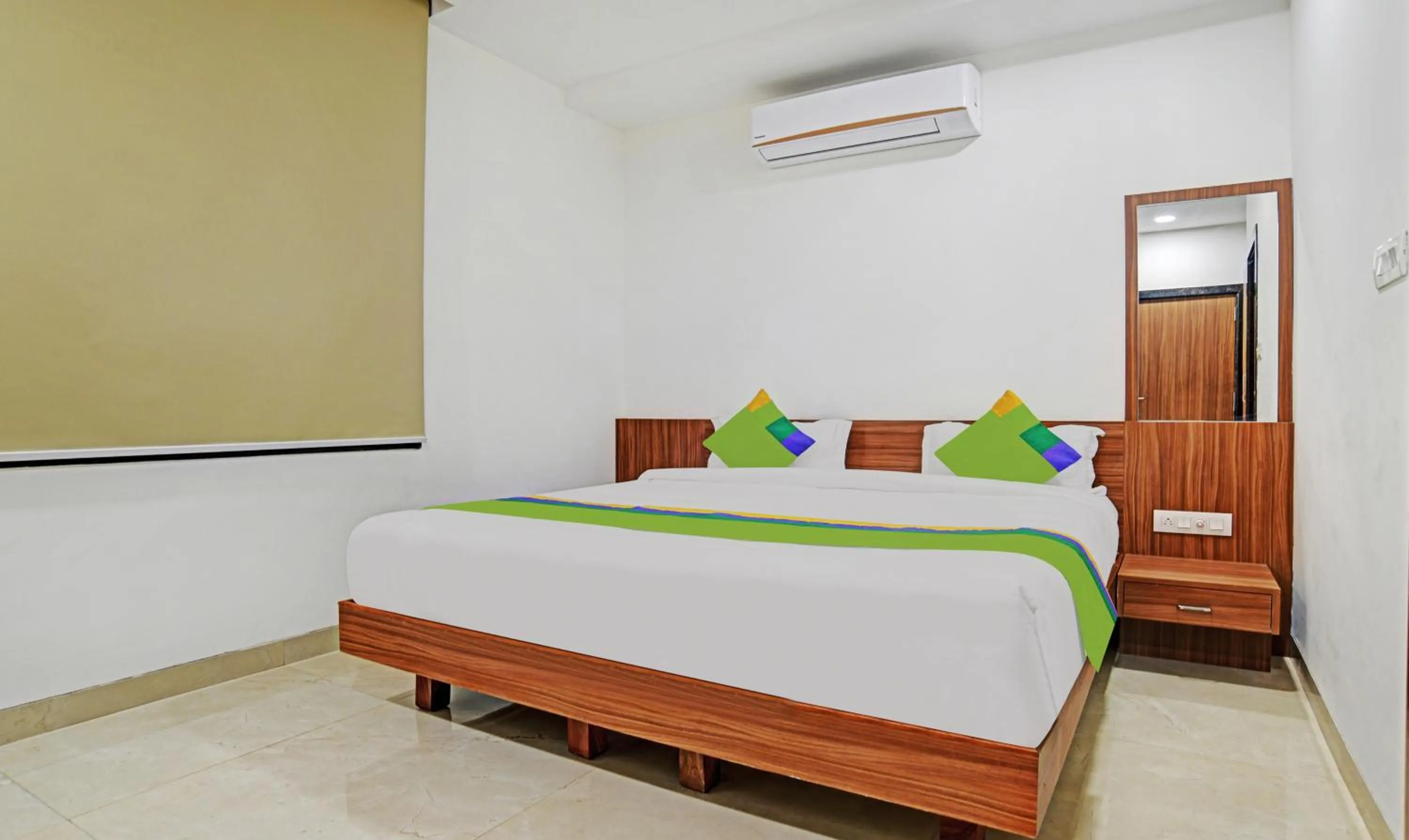 Photo of the whole room in Treebo Shivaay