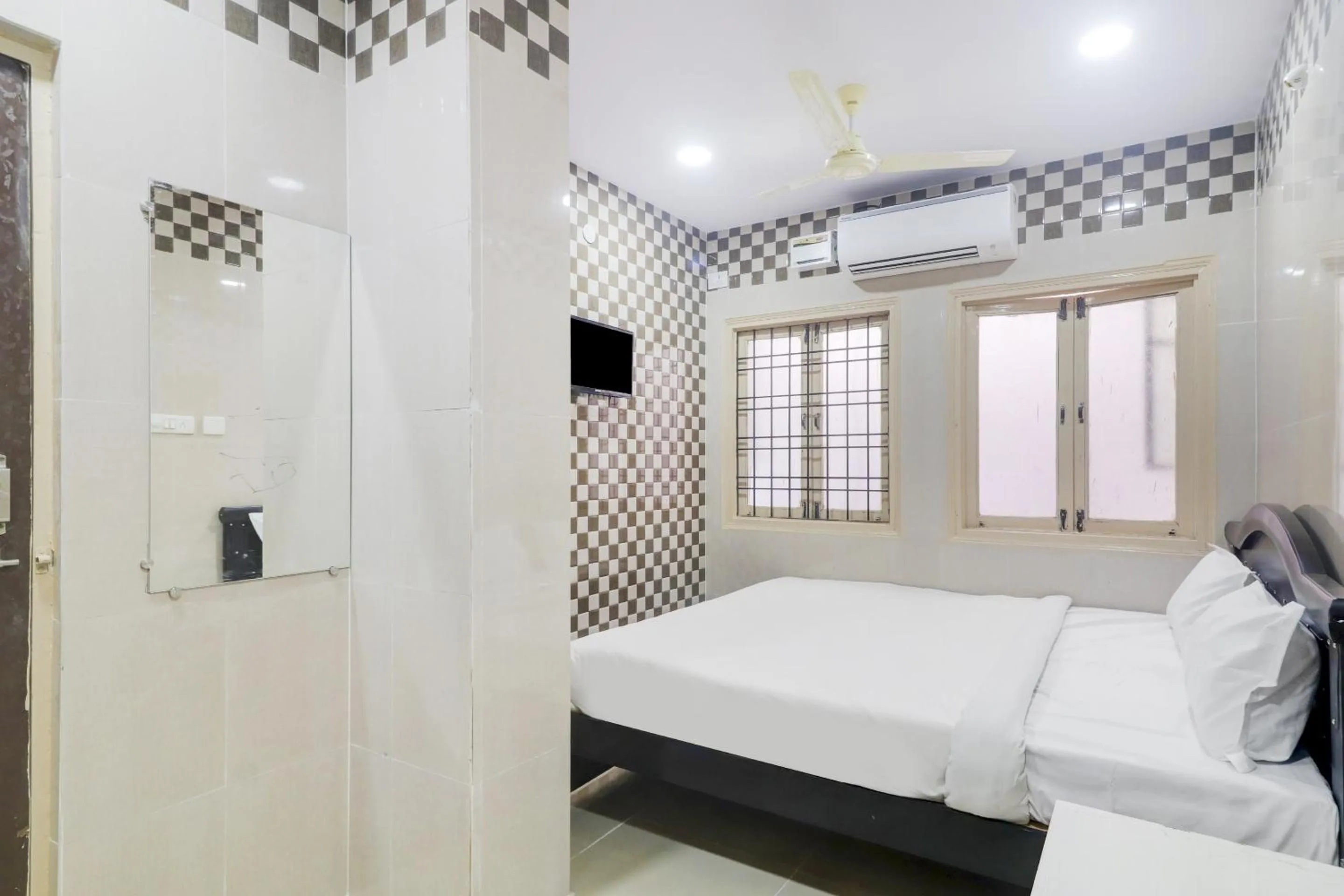Bedroom, Bed in Hotel O Aroma Classic Near Nampally Railway station